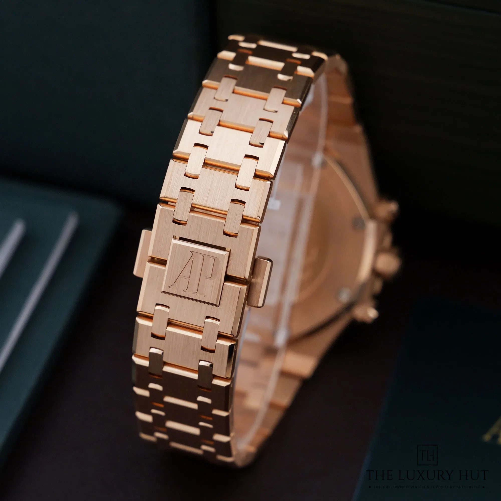 2026/08/1bb04920-5760-428a-983d-4445d57757e5Audemars_Piguet_Royal_Oak_Chrono_Rose_Gold_Blue_53214-e.jpg.webp