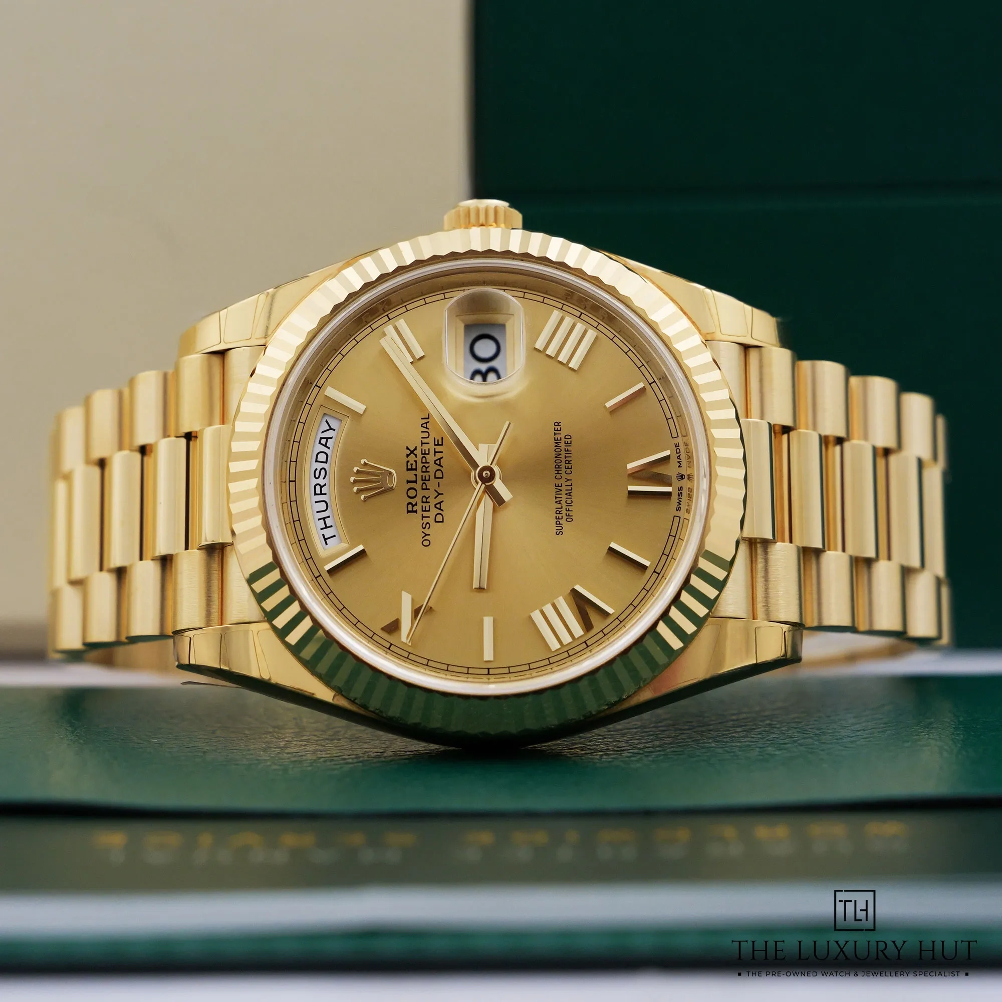 2026/08/24bb4f7e-3e68-45ab-9232-a0ed7aba6df7Rolex_Day-Date_40_Yellow_Gold_Champagne_Roman_53243-c.jpg.webp
