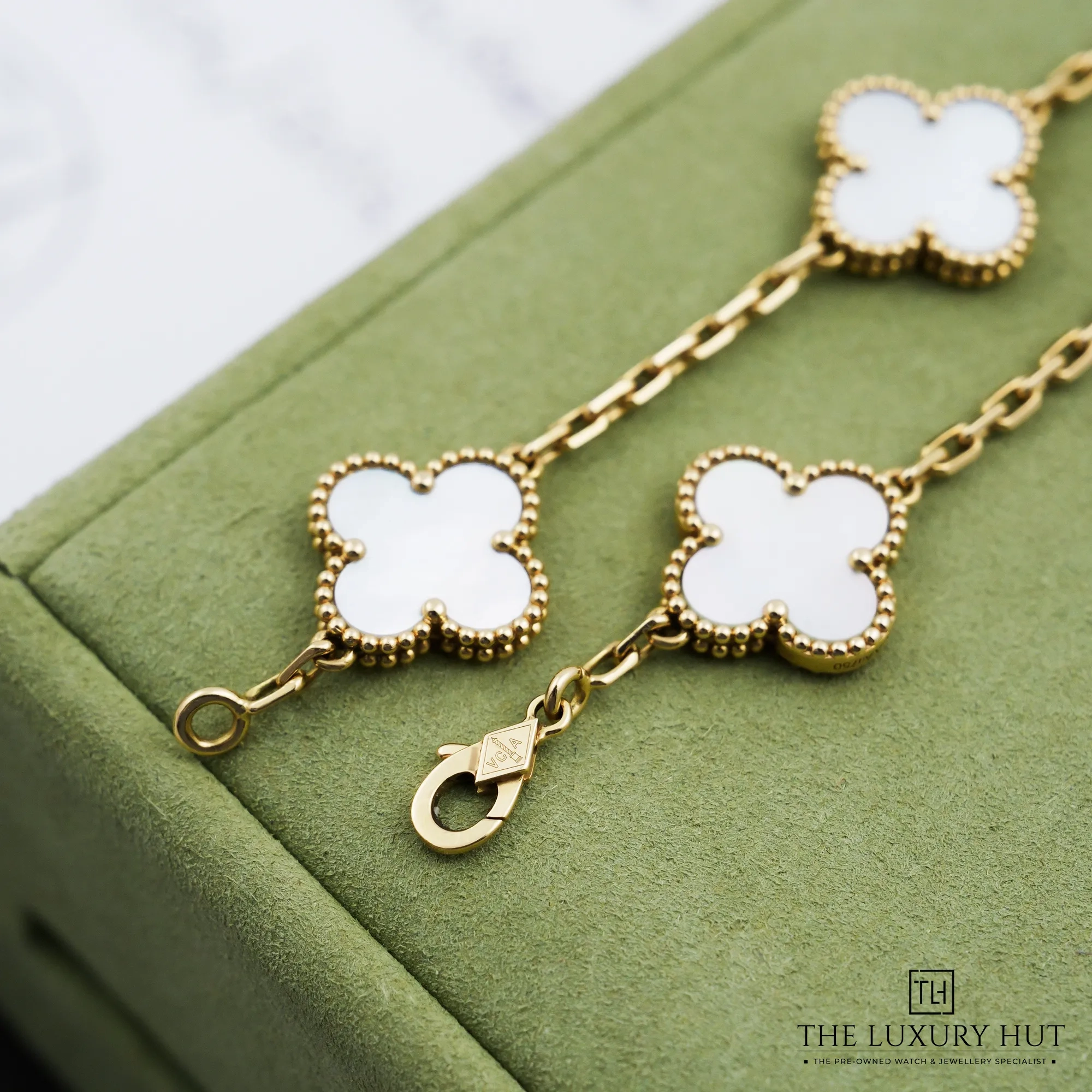 2026/08/28af70a6-eb86-44ec-b212-7896553a7accVan_Cleef_Arpels_Yellow_Gold_MOP_Motifs_Bracelet_53272-d.jpg.webp