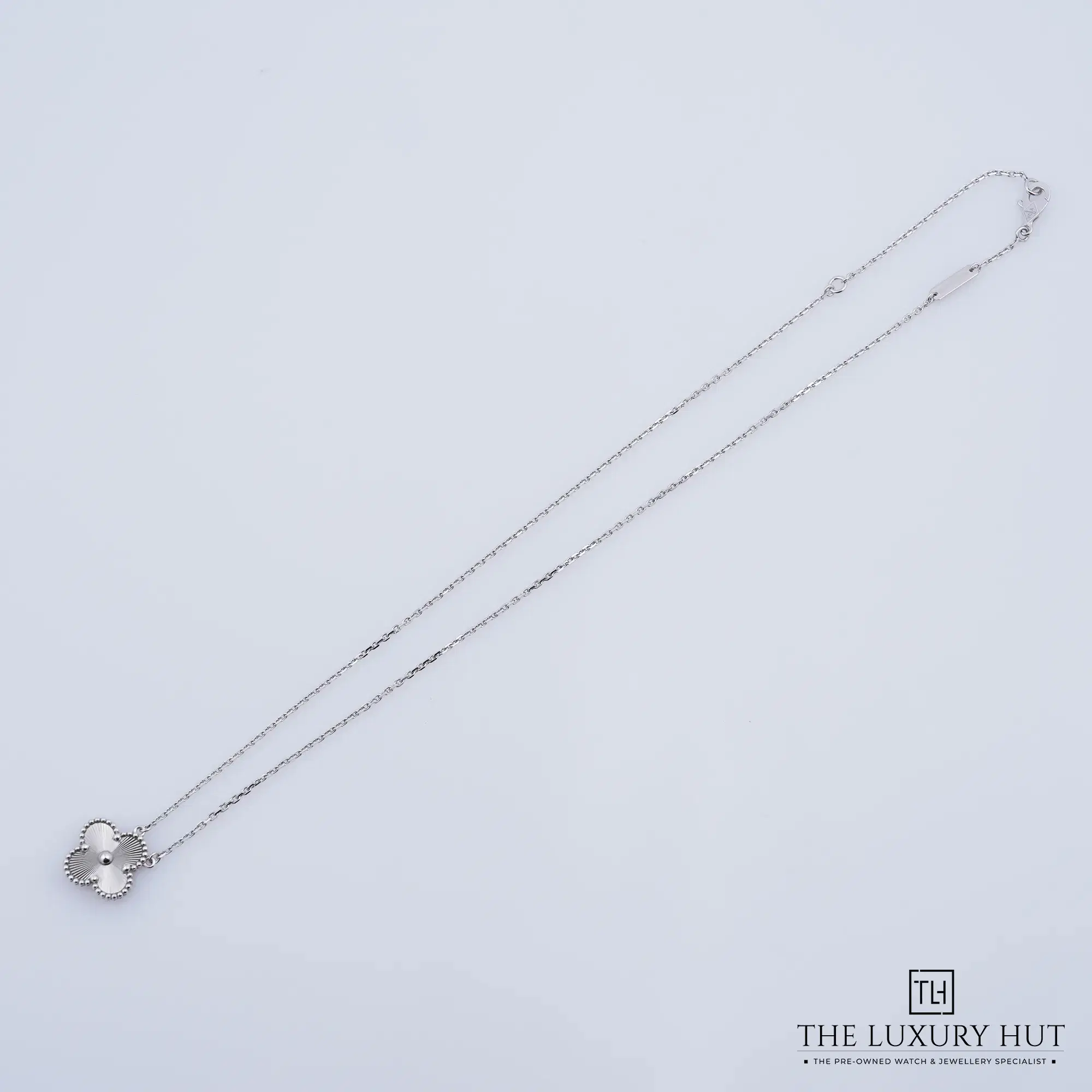 2026/08/29f8e43b-bbf6-4c43-bc88-d20603058b25Van_Cleef_Arpels_Vintage_Alhambra_Pendant_53258-b.jpg.webp