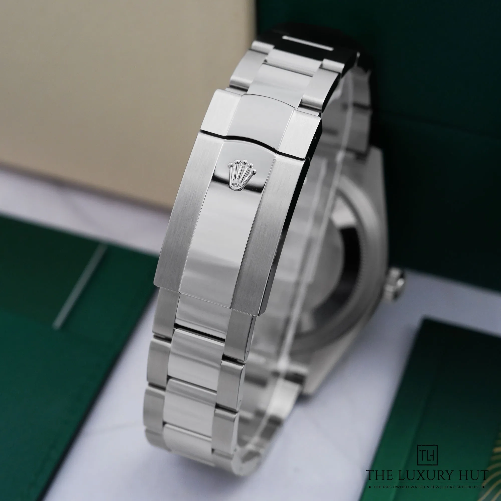 2026/08/31c7d411-a340-41d2-bb51-b0b997e57d4aRolex_Sky-Dweller_Steel_Gold_42mm_Blue_53239-e.jpg.webp