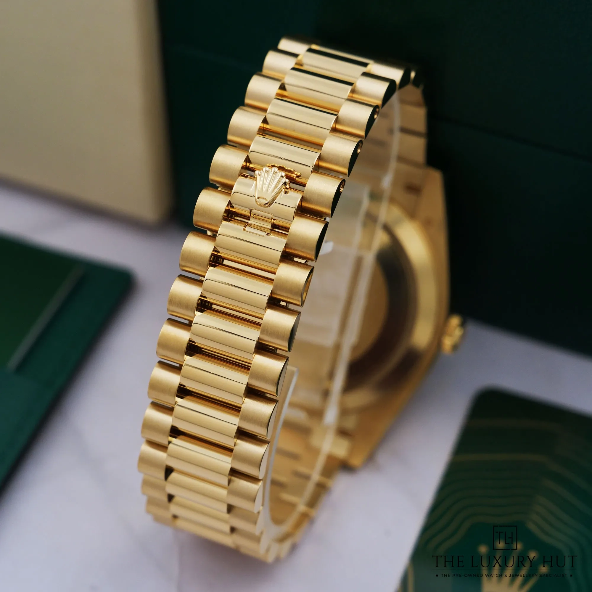 2026/08/3a5cc863-33b2-43ab-bfa3-ef1f2910eefcRolex_Day-Date_40_Yellow_Gold_Champagne_Roman_53243-e.jpg.webp