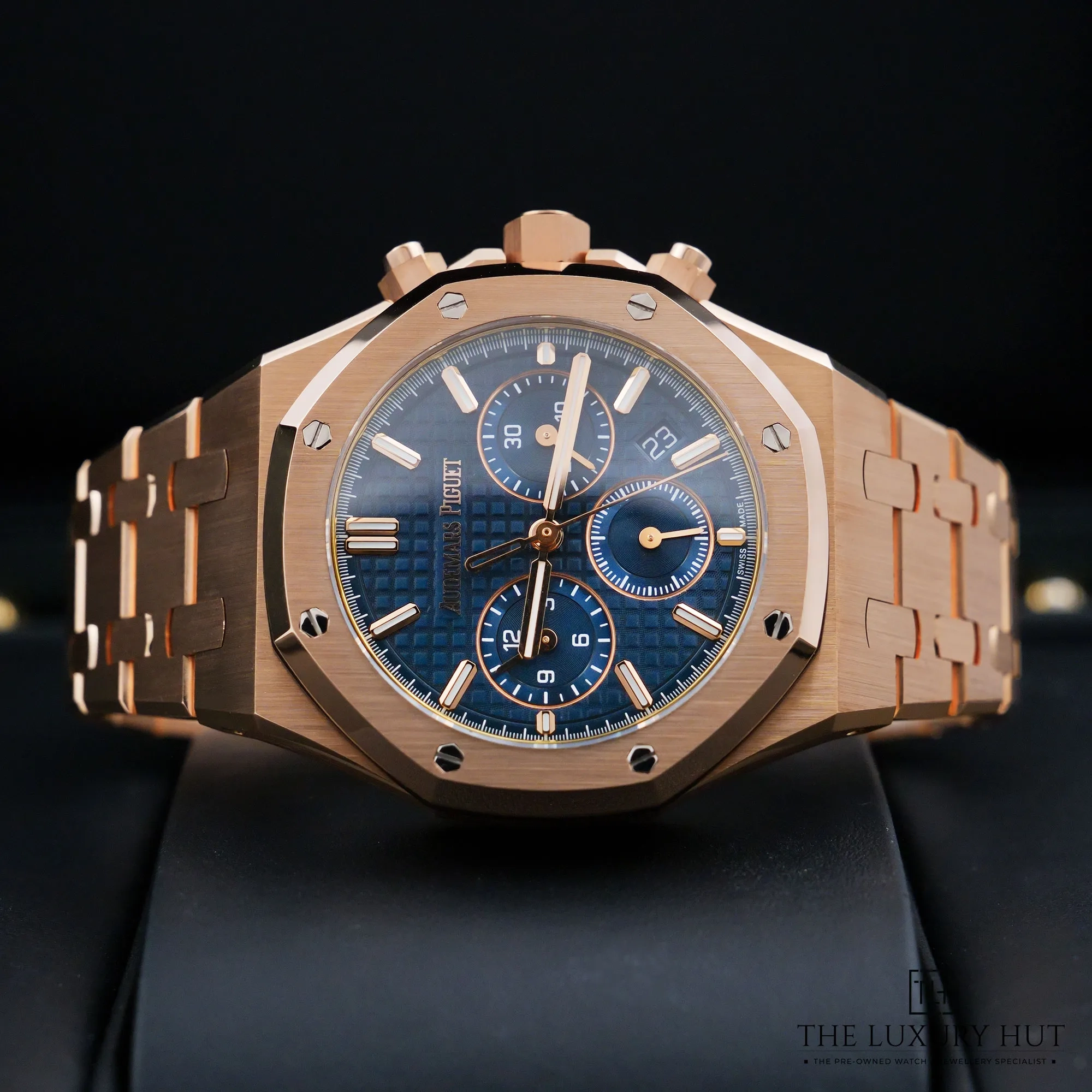 2026/08/4d3267bb-93b1-4a63-9417-f1c13be9889dAudemars_Piguet_Royal_Oak_Chrono_Rose_Gold_Blue_53214-c.jpg.webp