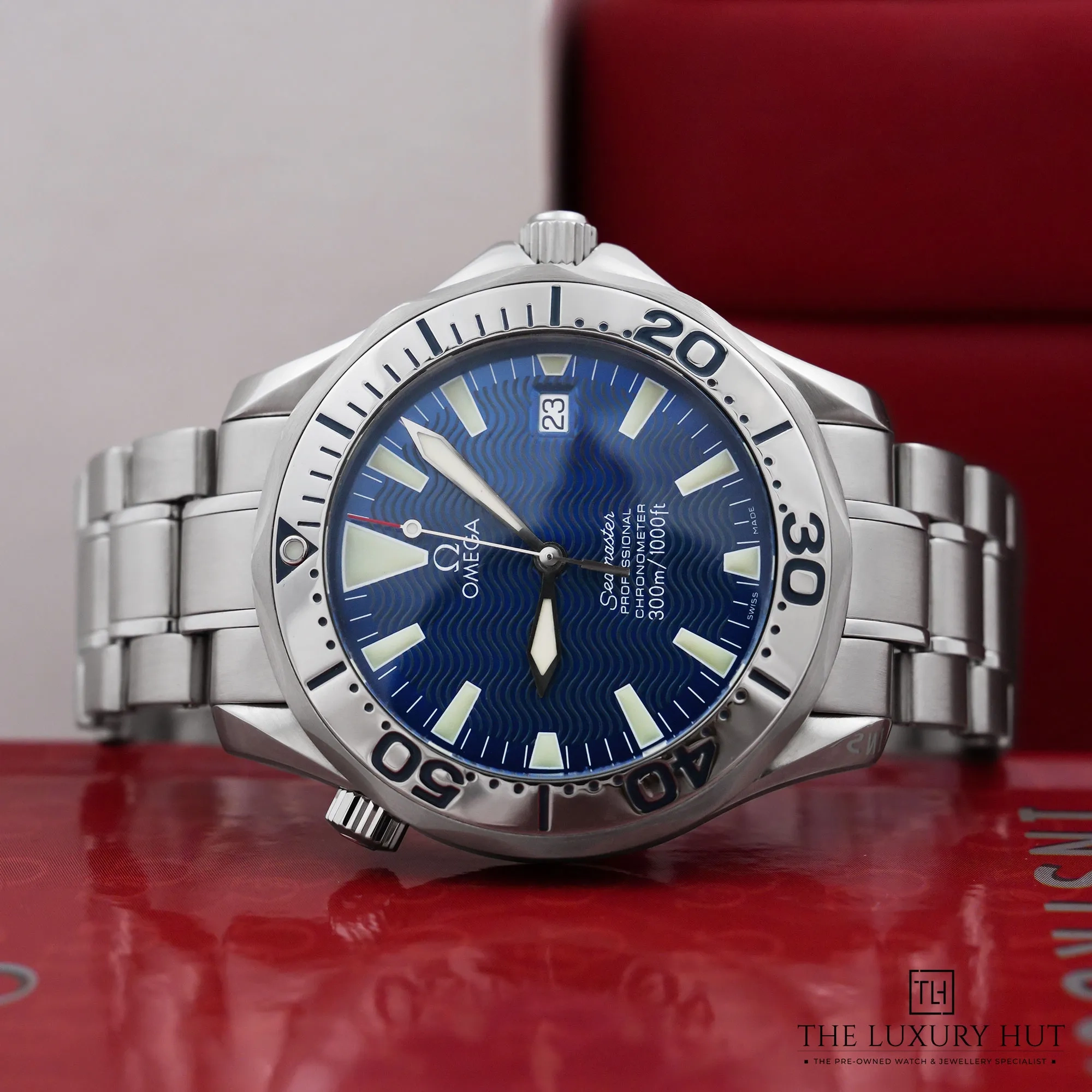 2026/08/512d3083-521f-452c-8411-0640f79dbce7Omega_Seamaster_Steel_Electric_Blue_Wave_53056-c.jpg.webp