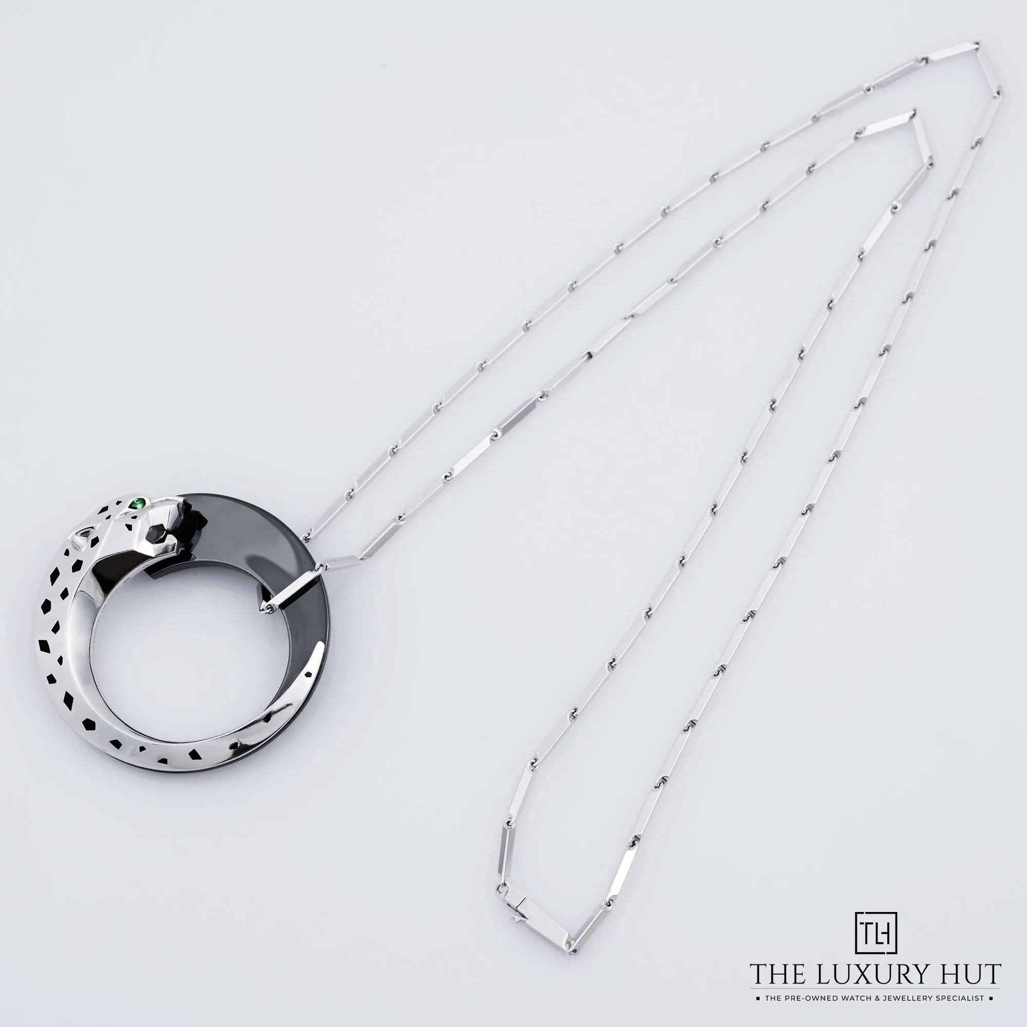 2026/08/5ce6e772-00c9-4f92-a82c-eedb0b9906e8Cartier_Gold_Ceramic_Lacquer_Panthere_Necklace_53312-c.jpg.webp