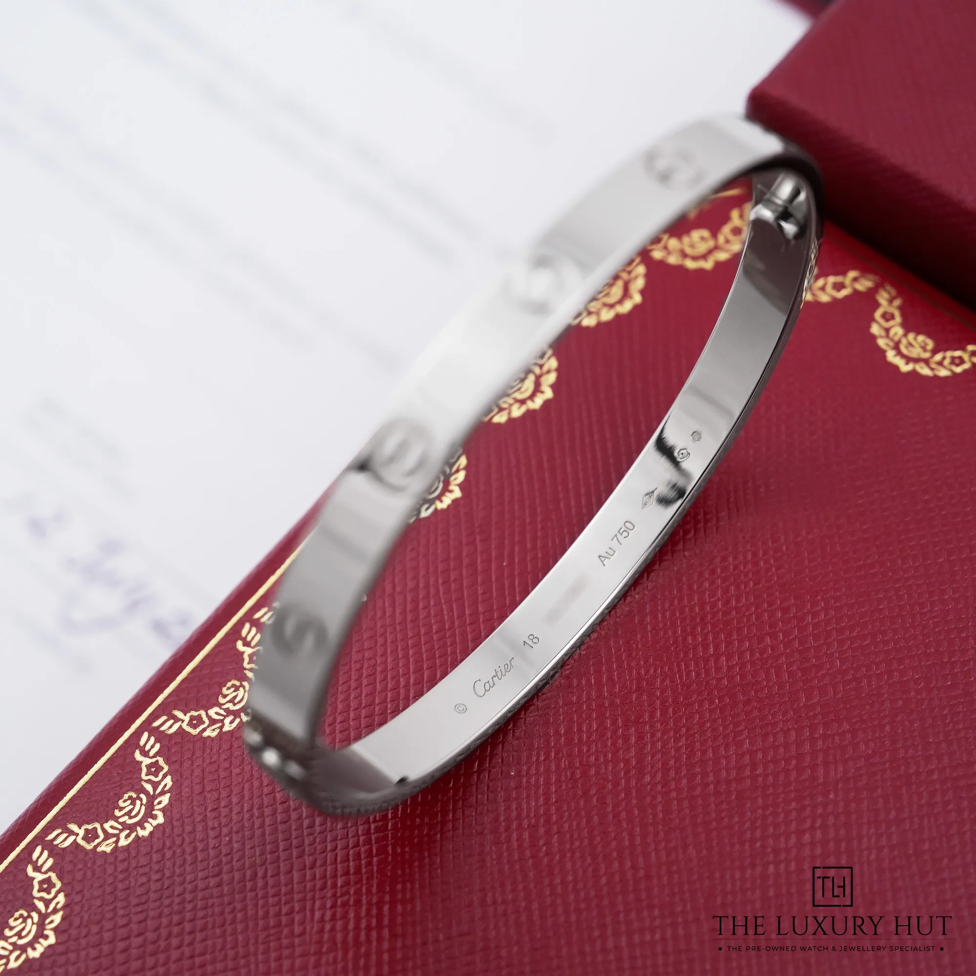 2026/08/63c60346-addd-46e4-9fc1-acbd24b8379dCartier_White_Gold_LOVE_Bangle_Classic_53040-d.jpg.webp