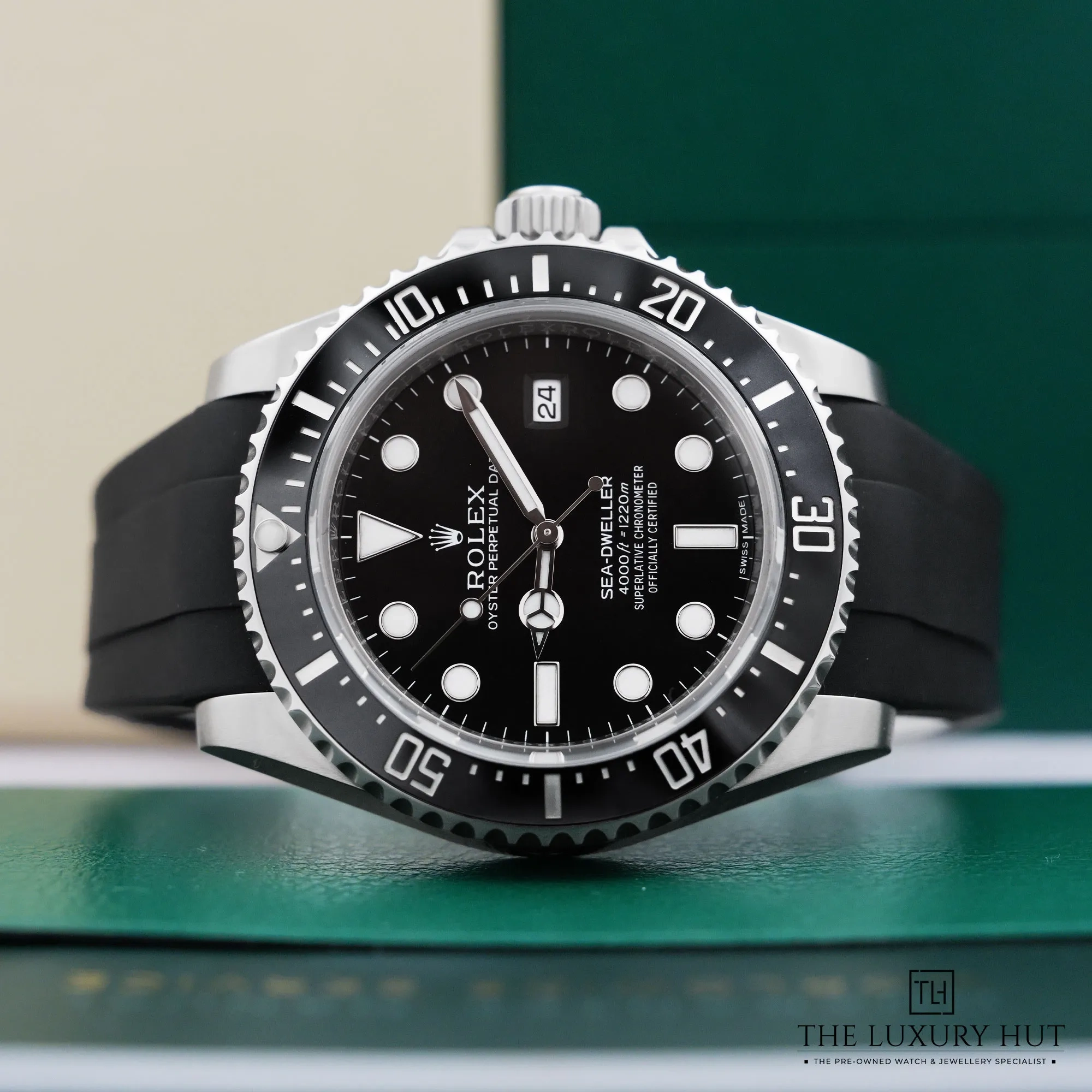 2026/08/65cb2e6a-4660-4d1a-ae07-6d4d36a94b30Rolex_Sea-Dweller_4000_Steel_40mm_Black_53278-c.jpg.webp