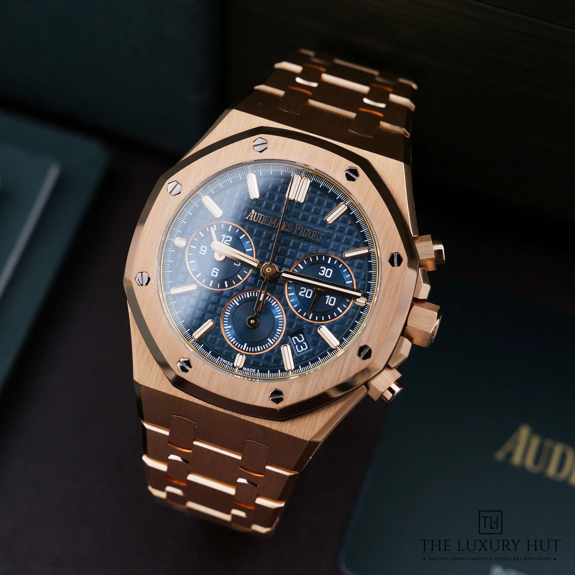 2026/08/784b453d-32ec-4df4-8e49-283d688d7d3fAudemars_Piguet_Royal_Oak_Chrono_Rose_Gold_Blue_53214-b.jpg.webp