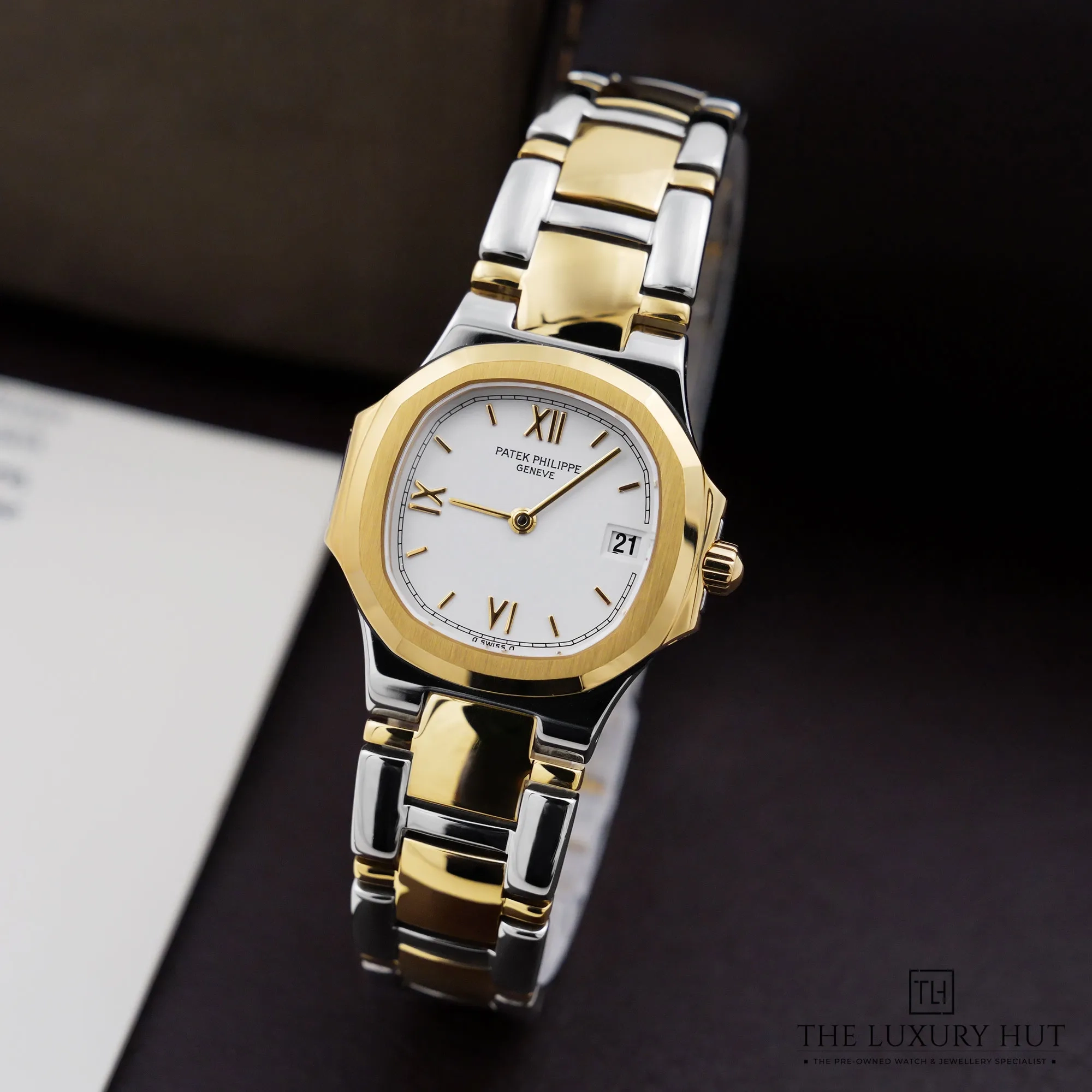 2026/08/7af265b6-1bcf-4d2a-af70-cd2aa5e75015Patek_Philippe_Nautilus_Steel_Gold_27mm_White_53267-b.jpg.webp