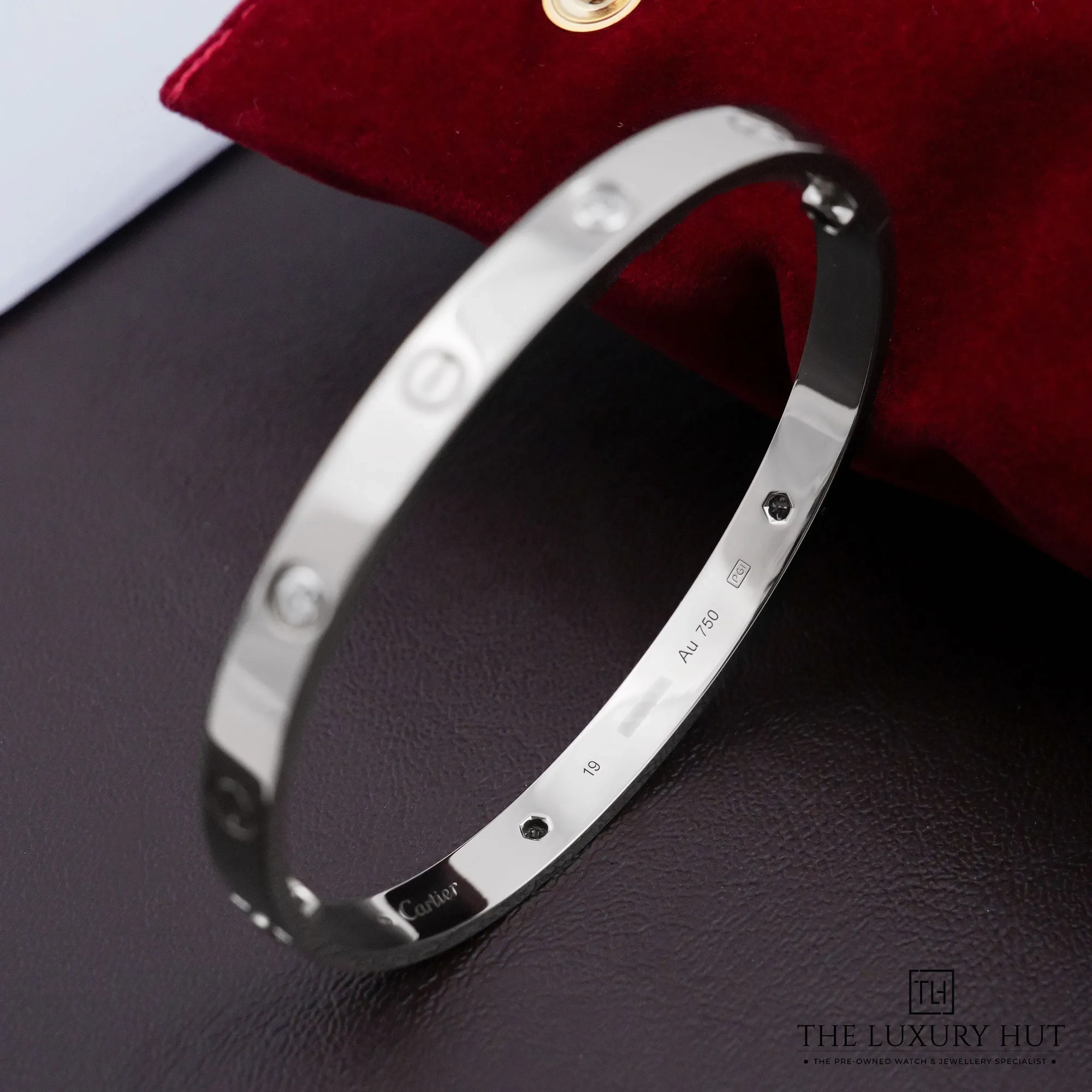 2026/08/7cba5578-4337-4523-a6b2-424ac23d0d7aCartier_LOVE_Bracelet_Classic_Diamonds_White_Gold_LB968-d.jpg.webp