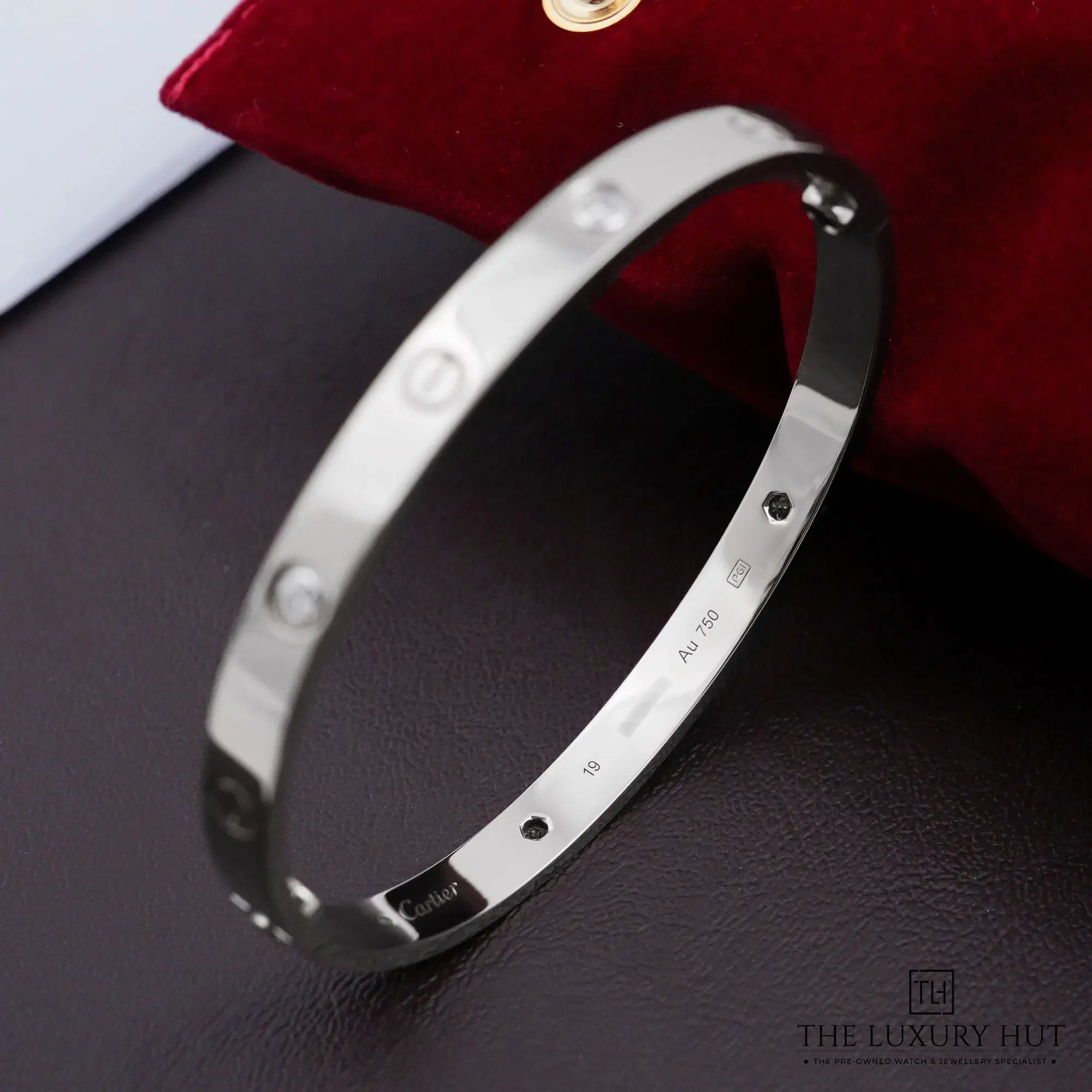 2026/08/7cba5578-4337-4523-a6b2-424ac23d0d7aCartier_LOVE_Bracelet_Classic_Diamonds_White_Gold_LB968-d.jpg.webp