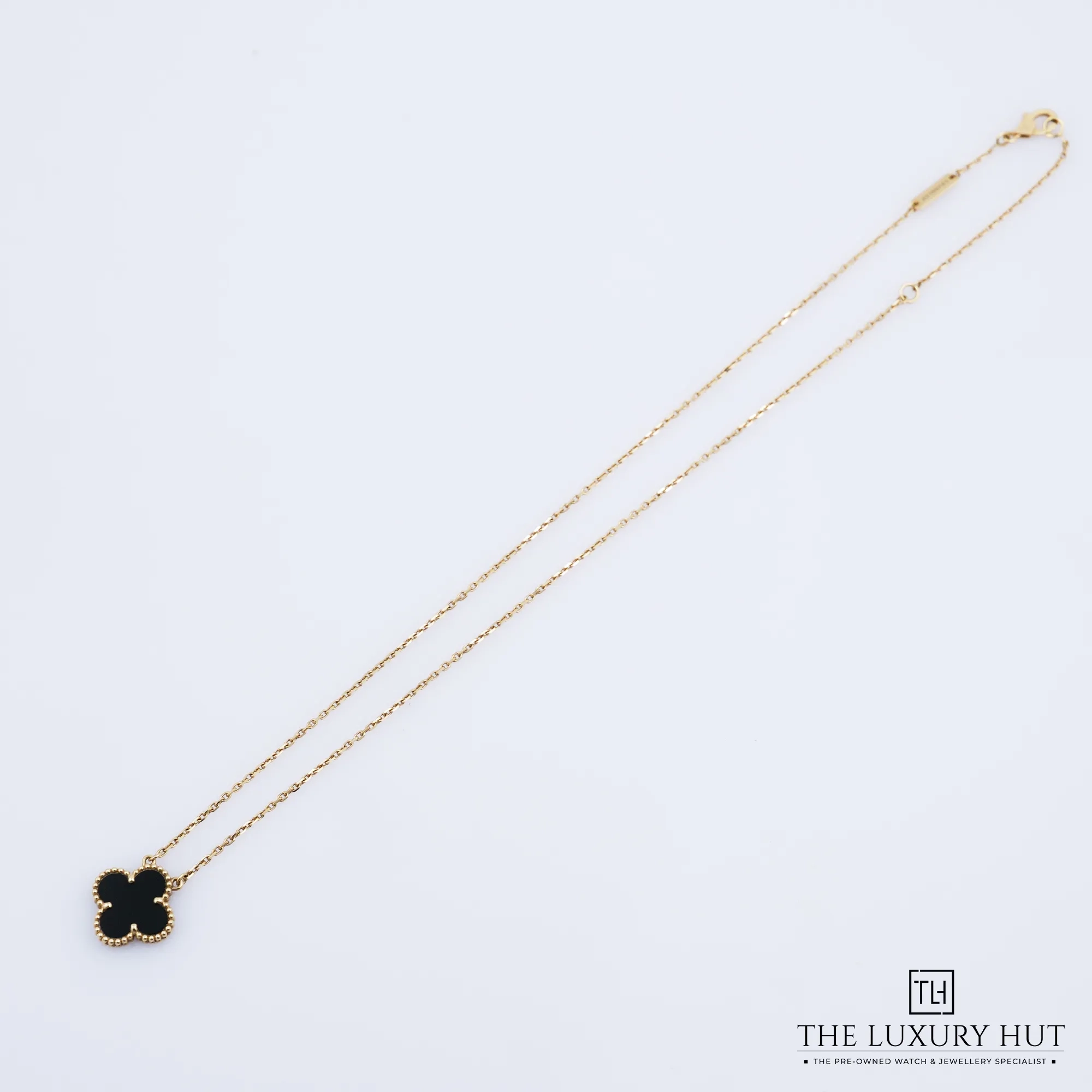 2026/08/80039e81-88b8-4718-ba25-e0fc181a22b5Van_Cleef_Arpels_Yellow_Gold_Onyx_Pendant_Necklace_53273-b.jpg.webp