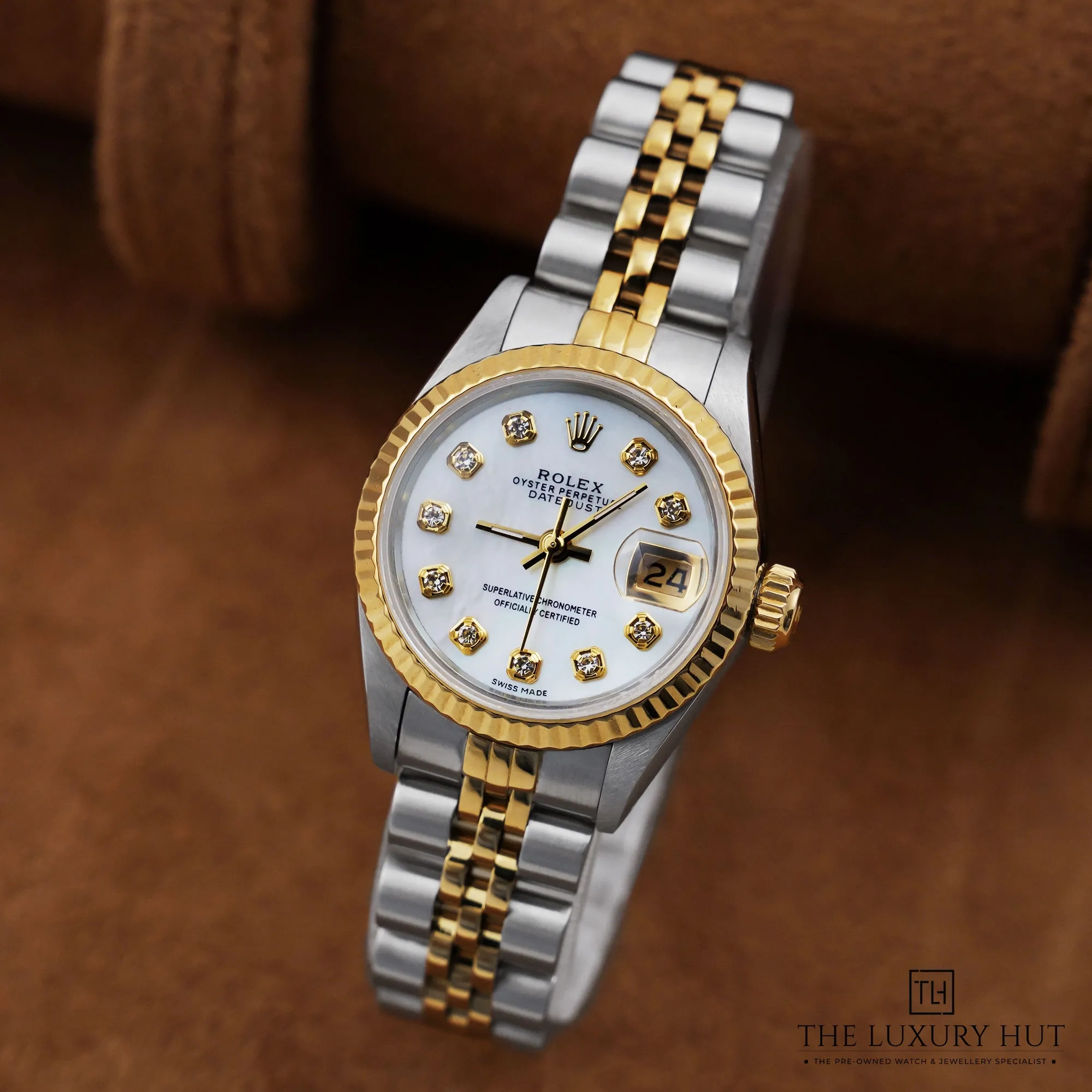 2026/08/b25276f5-9a03-400d-8967-e08c103e74abRolex_Lady-Datejust_Steel_Gold_MOP_Diamond_Dial_52821-b.jpg.webp