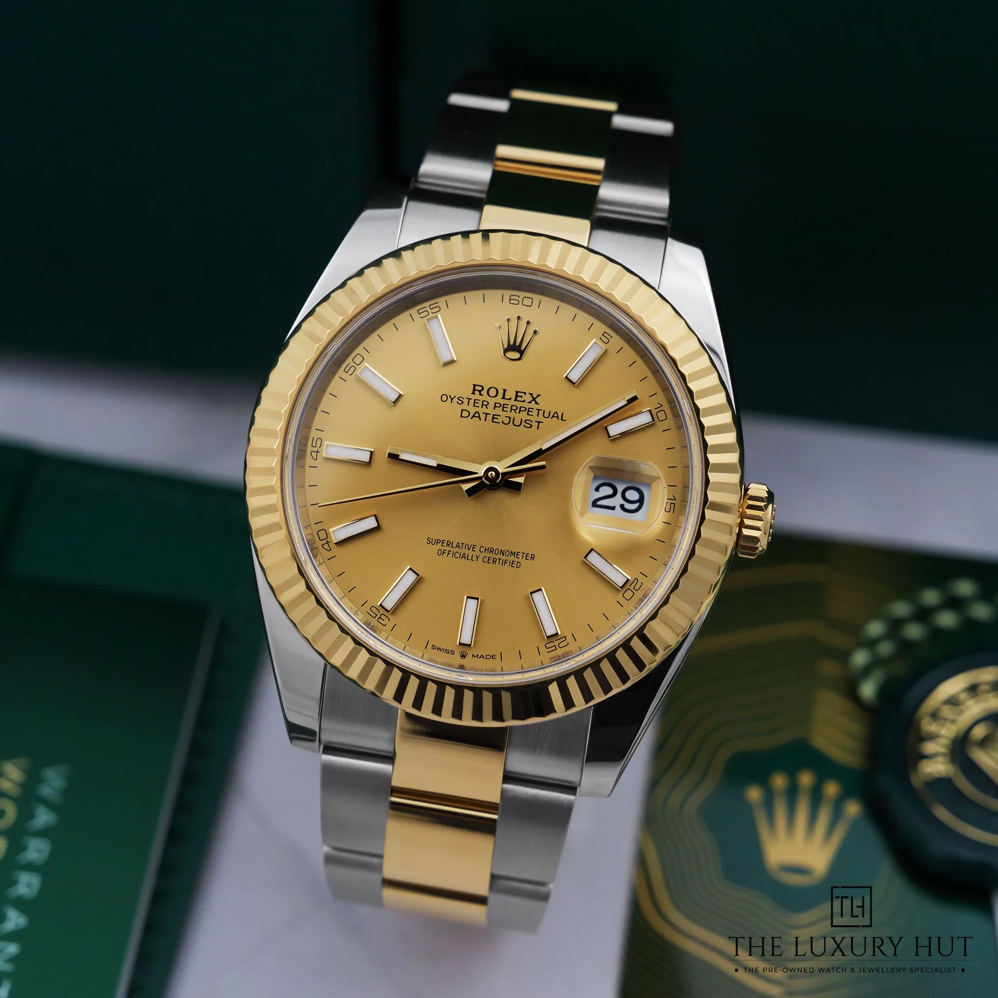 2026/08/ba83dc13-21a1-4a90-b8d5-00cecd5a1b89Rolex_Datejust_41_Steel_Gold_Champagne_Baton_53193-b.jpg.webp