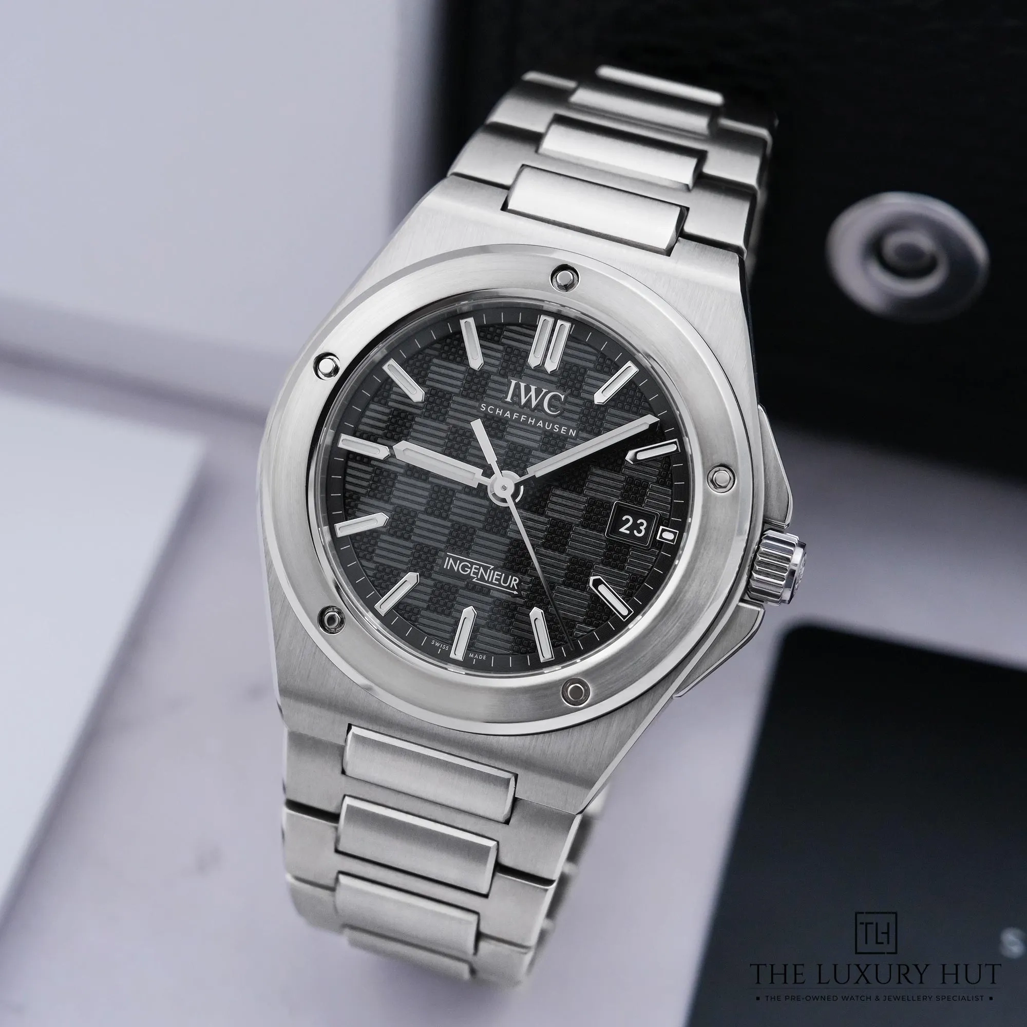 2026/08/c253b295-6051-412e-8066-45217f437212IWC_Ingenieur_Stainless_Steel_40mm_Black_53124-bb.jpg.webp