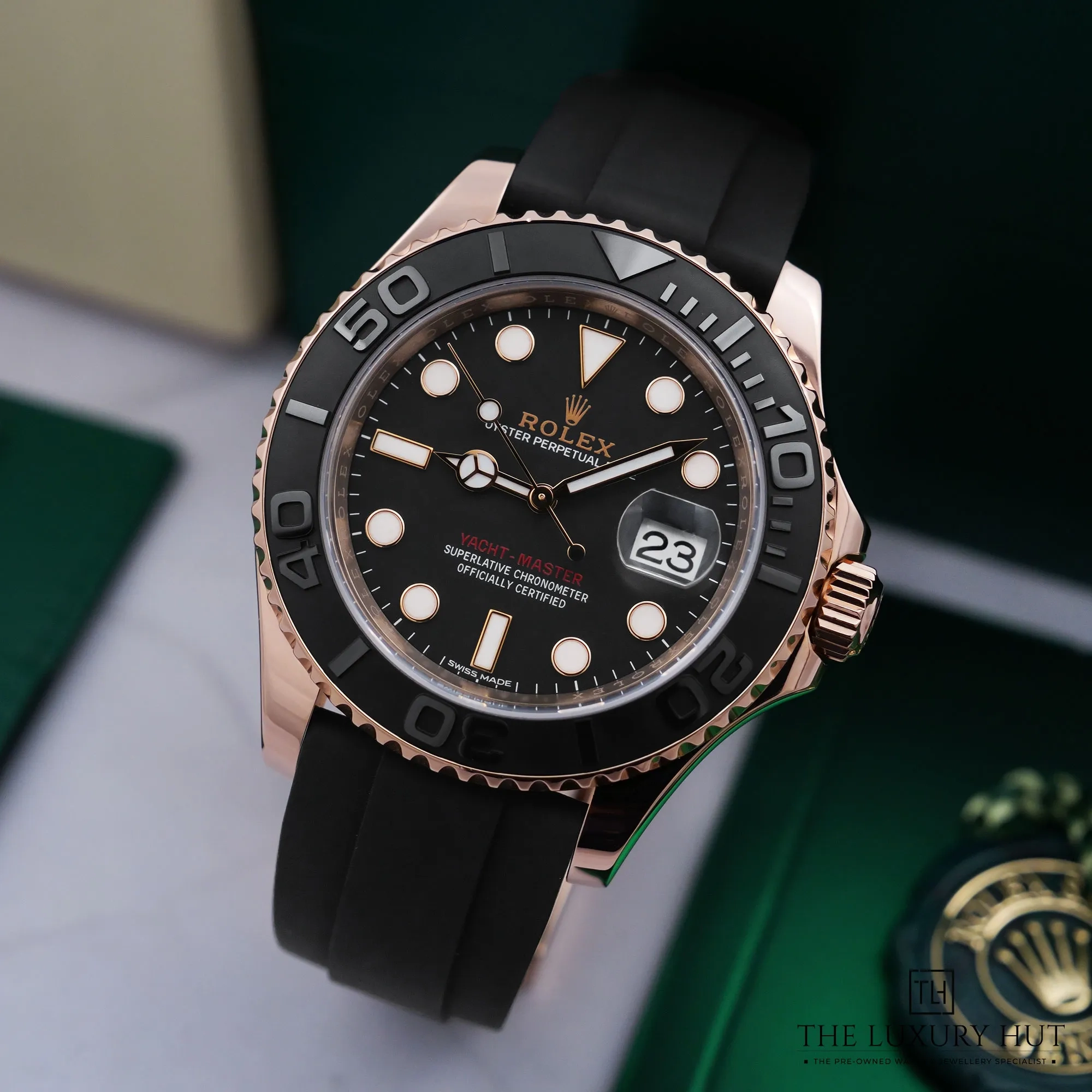 2026/08/c8858454-585a-4d42-93cc-115a5cb06aaaRolex_Yacht-Master_Everose_Gold_40mm_Black_53279-b.jpg.webp