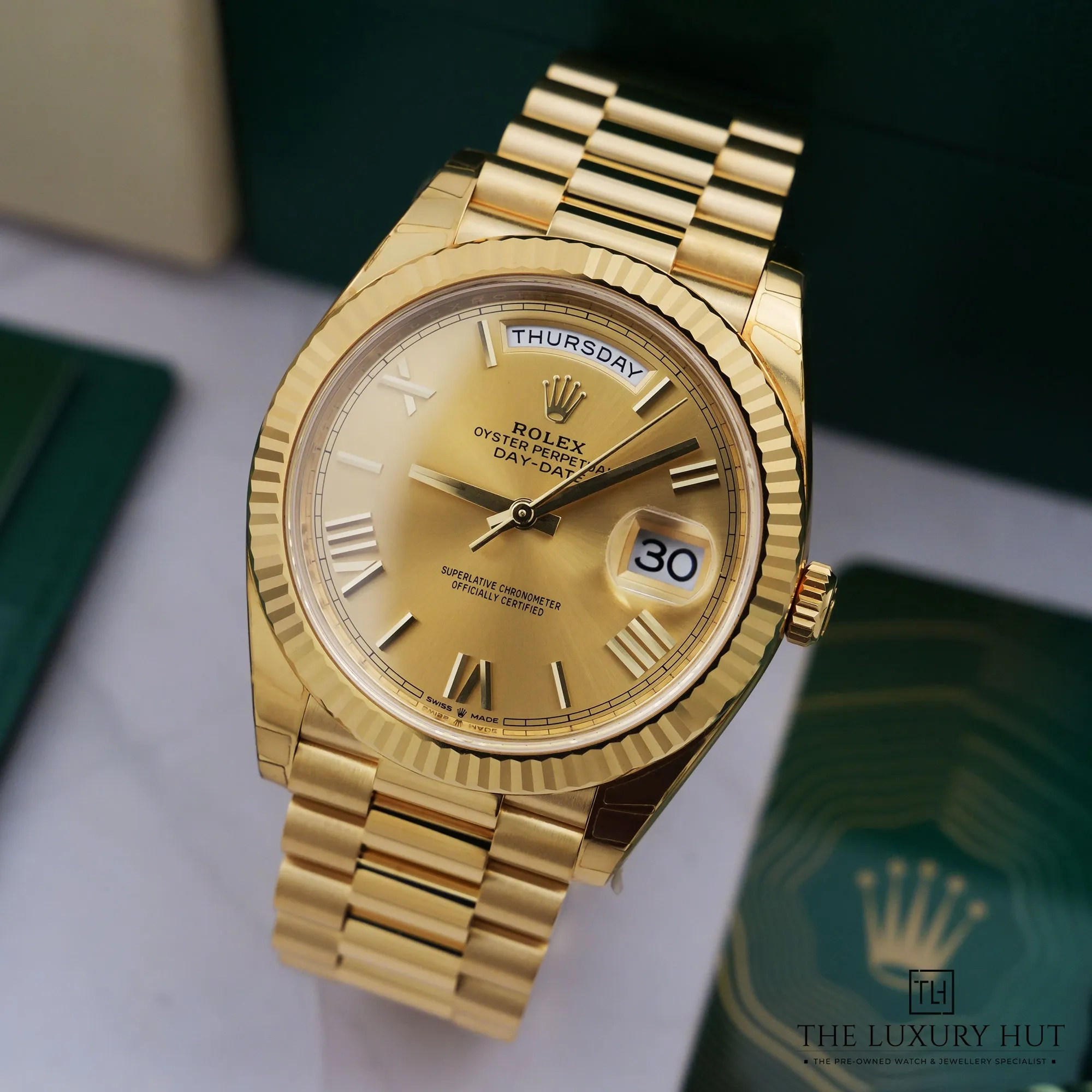 2026/08/eaacbc25-2dd7-4489-83a8-3a84411c0b71Rolex_Day-Date_40_Yellow_Gold_Champagne_Roman_53243-b.jpg.webp