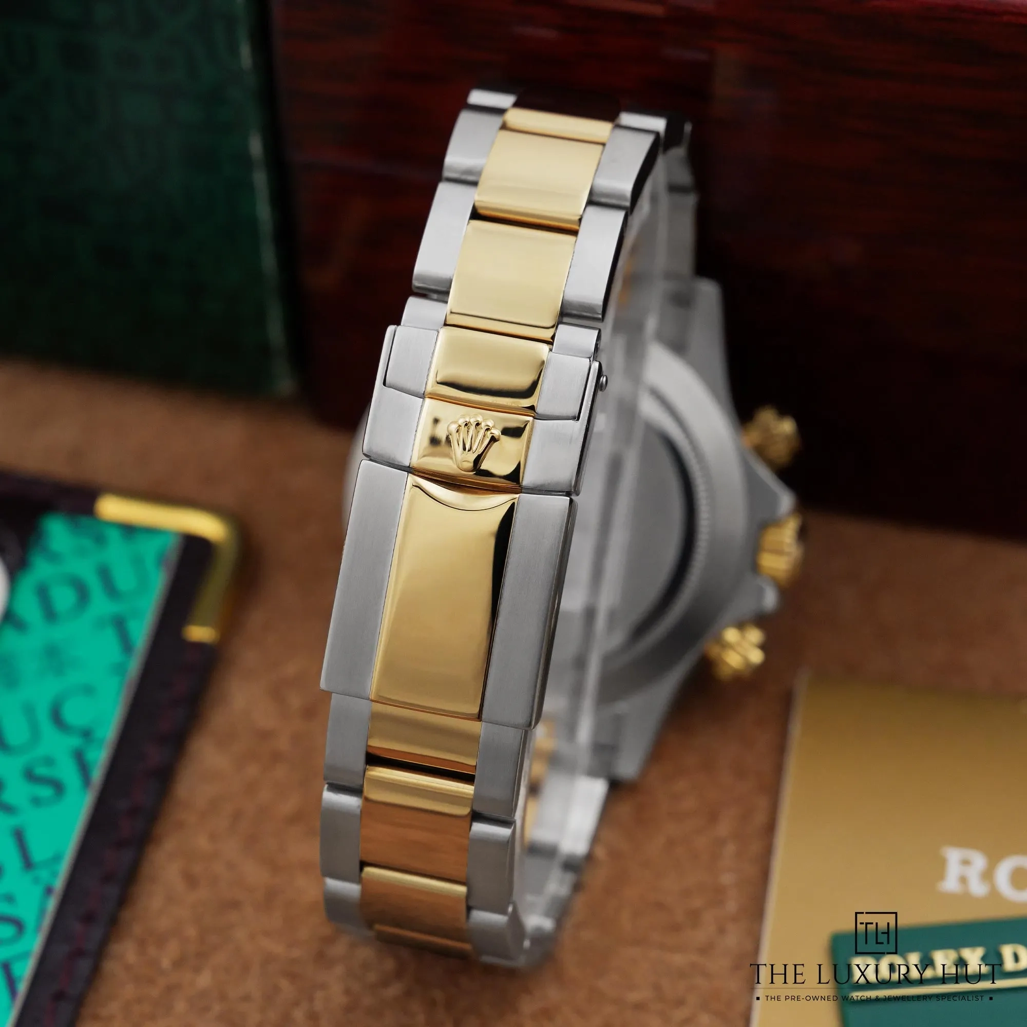 2026/08/ef80bba3-0fb3-4597-aaa6-686fe18be30eRolex_Daytona_Steel_Yellow_Gold_40mm_White_53190-e.jpg.webp