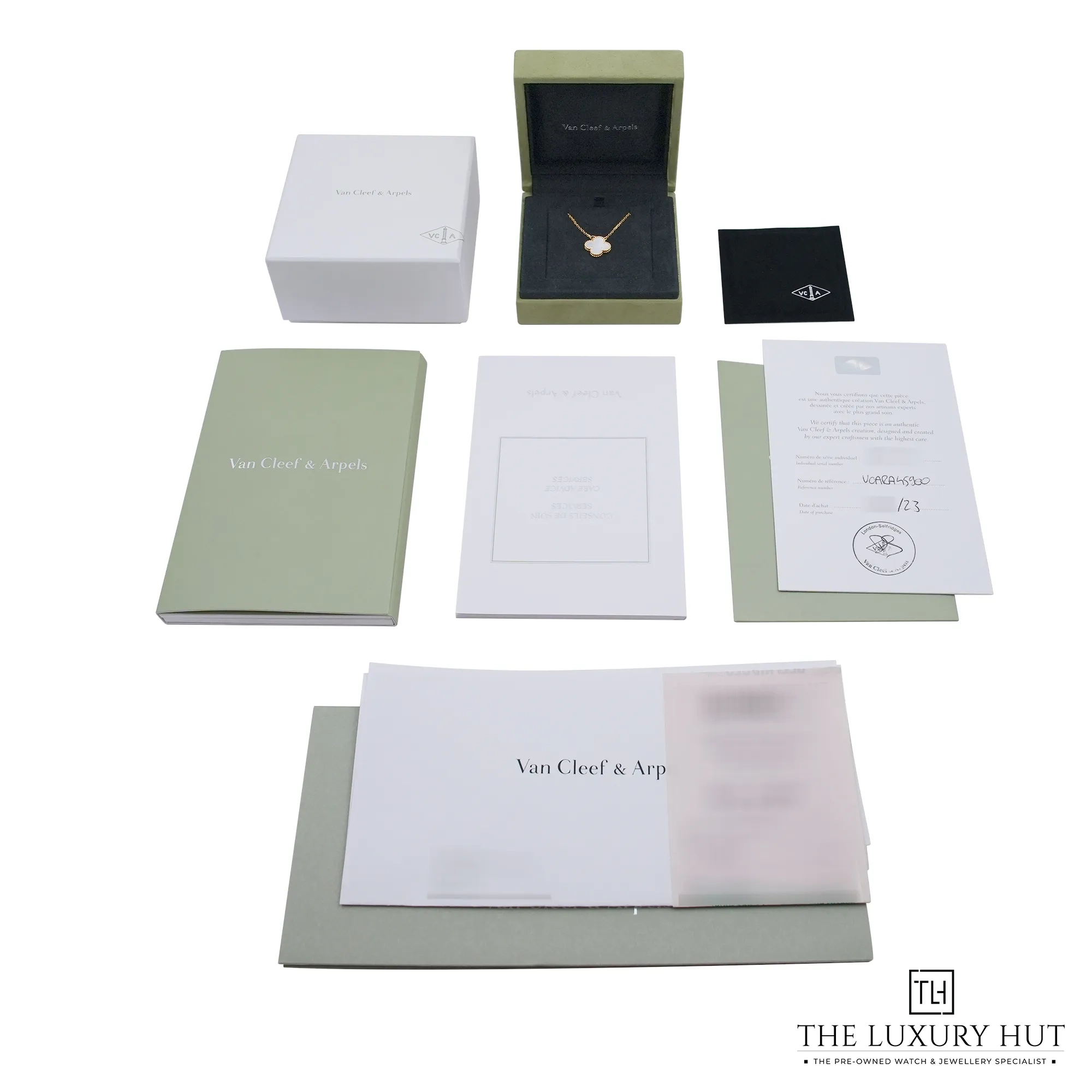 2026/08/f2c46d25-37de-49be-b22a-0c15ad99e155Van_Cleef_Arpels_Yellow_Gold_MOP_Pendant_53305-e.jpg.webp
