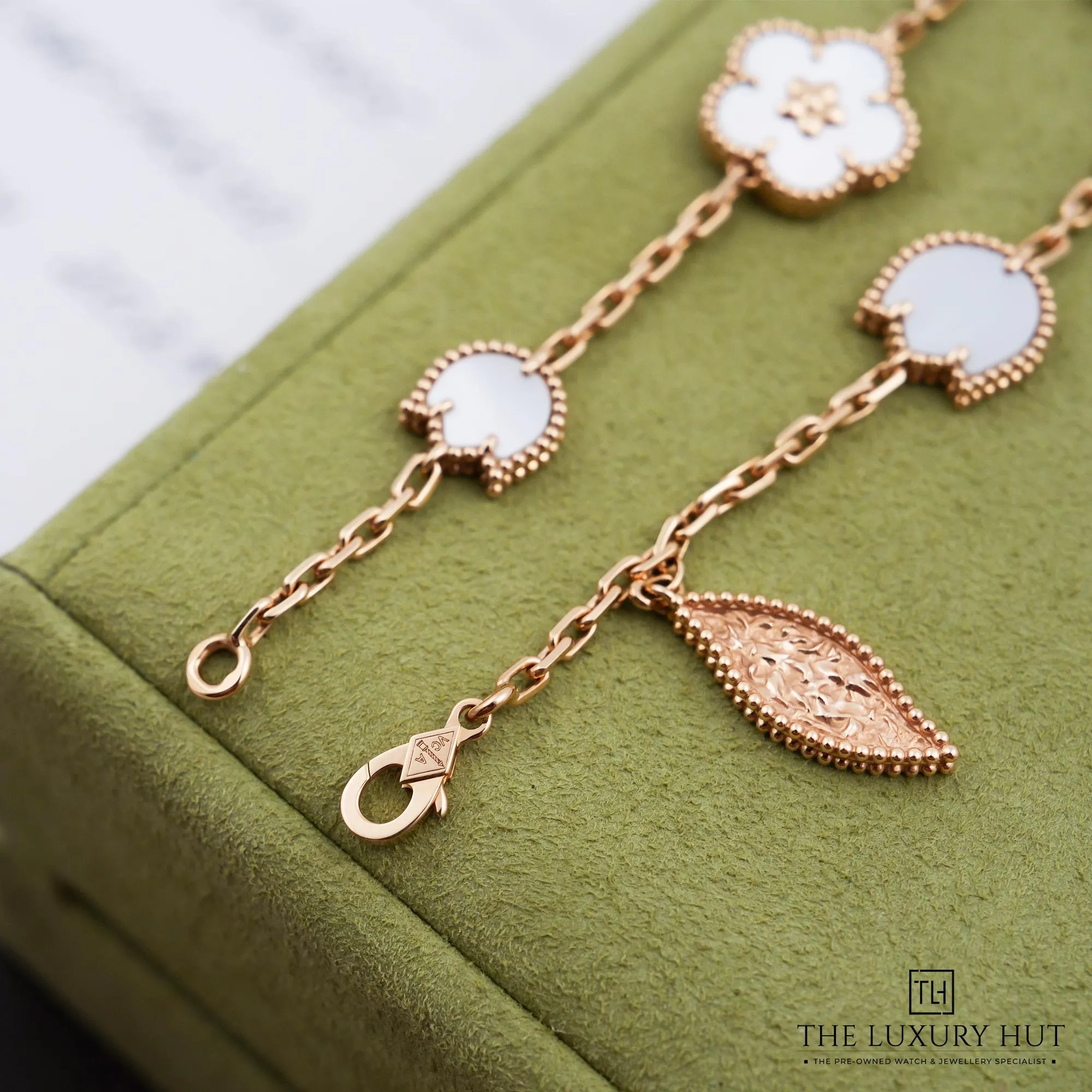 2026/08/f3045550-ada8-4c64-8219-5047c62a855eVan_Cleef_Arpels_Lucky_Spring_Motifs_Bracelet_53299-d.jpg.webp