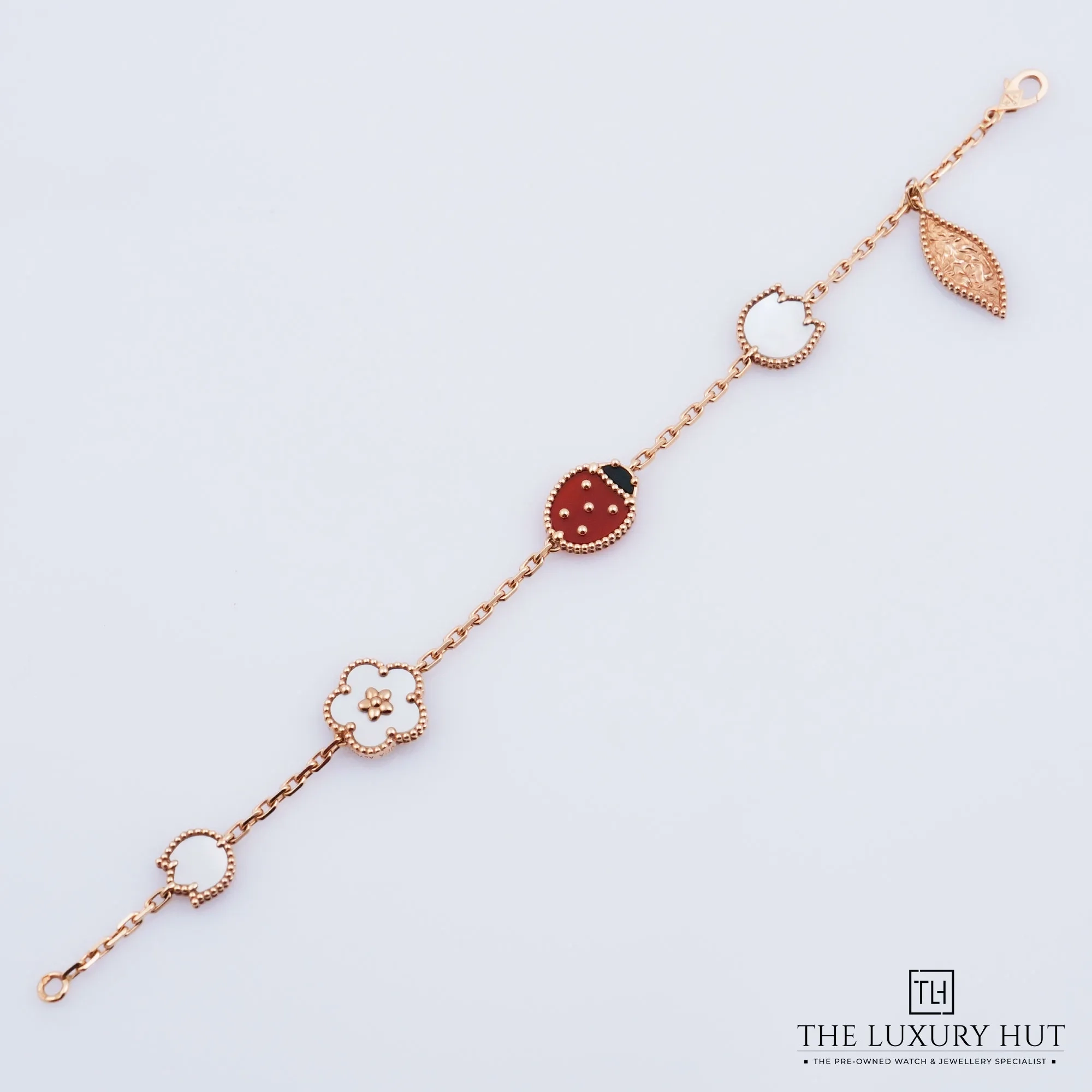 2026/08/f5218aaf-9baf-4643-b5d5-4fce5f2ae2d7Van_Cleef_Arpels_Lucky_Spring_Motifs_Bracelet_53299-c.jpg.webp