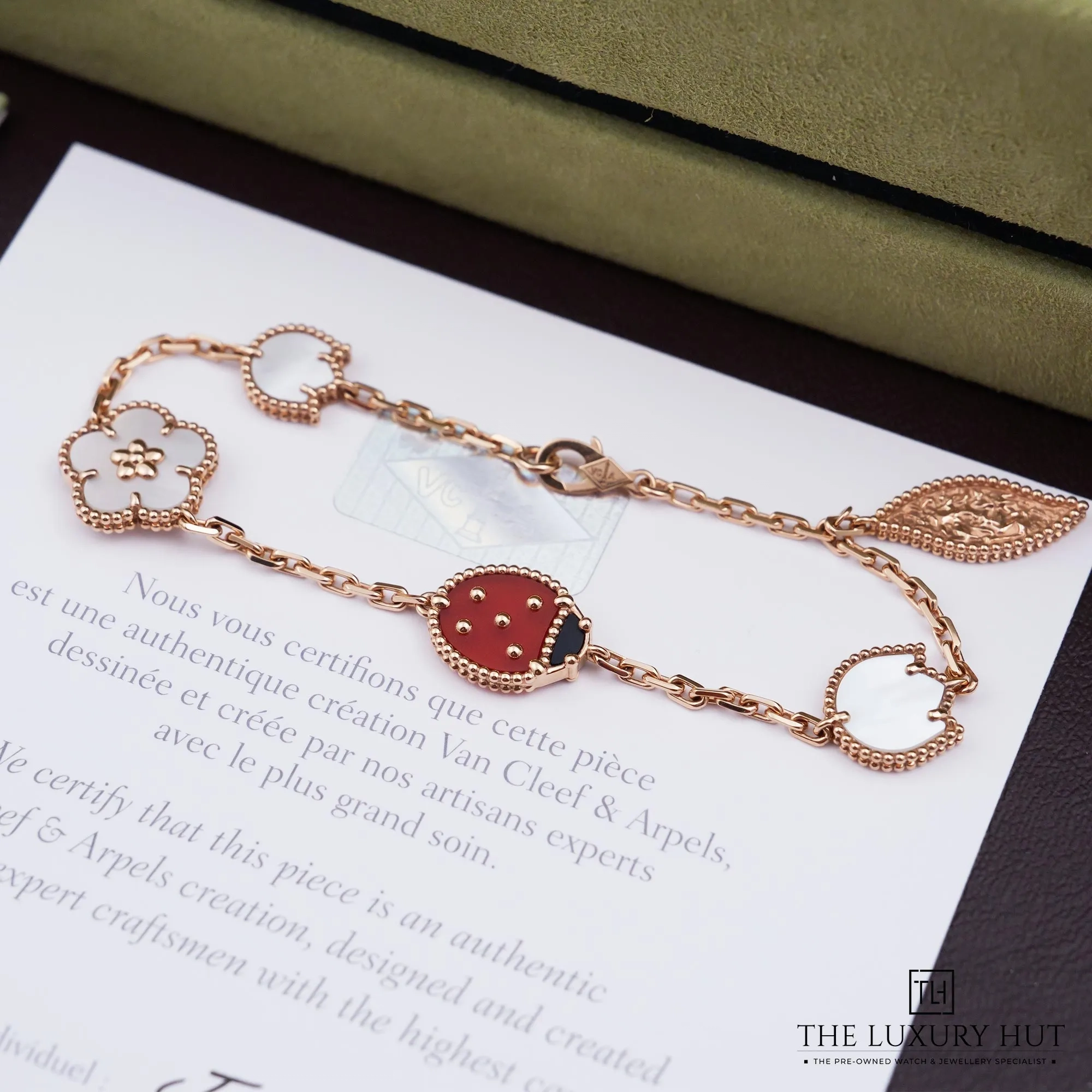 2026/08/fb669b8a-708f-43f1-b79c-ffe8664f1651Van_Cleef_Arpels_Lucky_Spring_Motifs_Bracelet_53299-b.jpg.webp