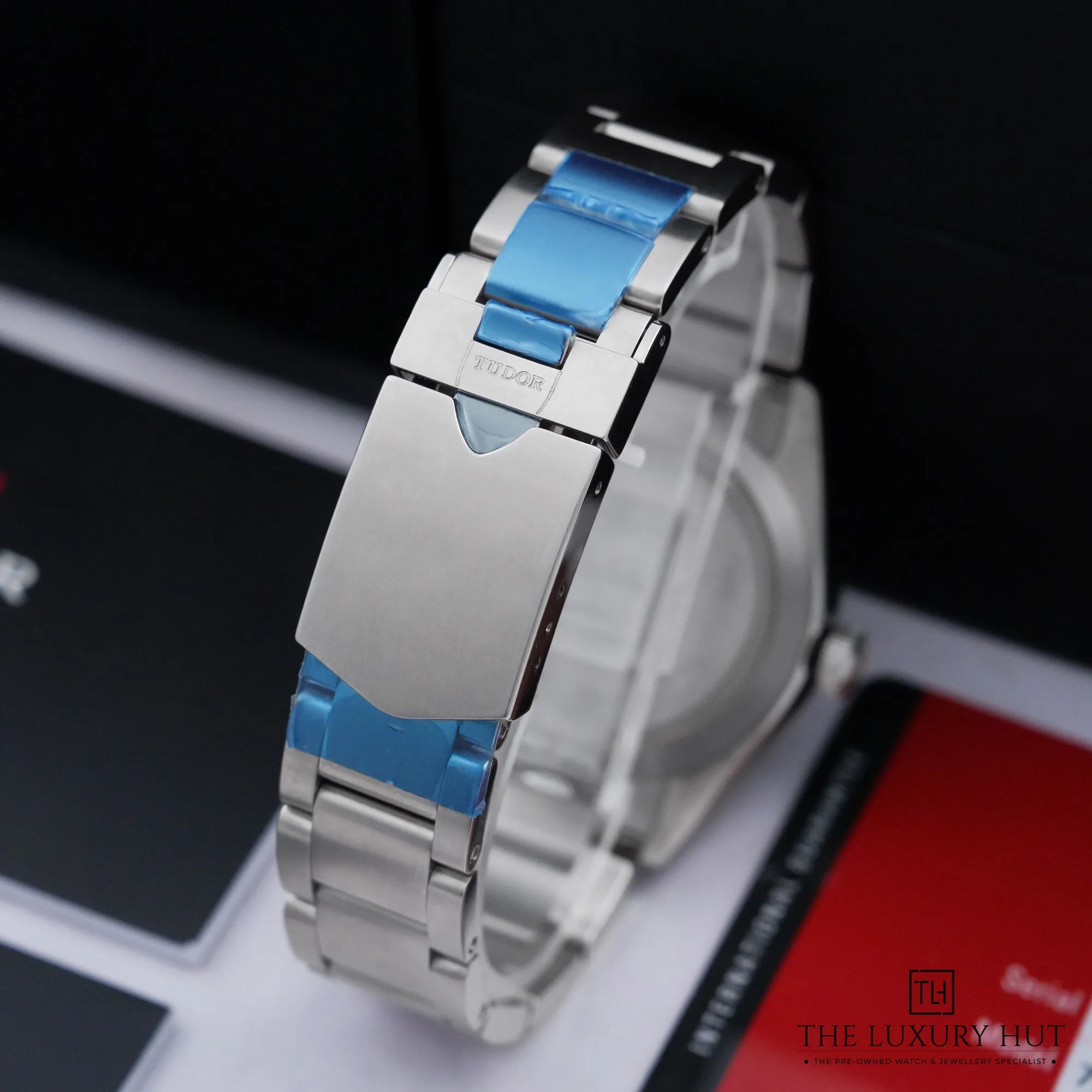 2026/08/fc4aff3e-8007-4366-aa96-eb987c11d68bTudor_Heritage_Black_Bay_36_Steel_Black_Dial_53313-e.jpg.webp