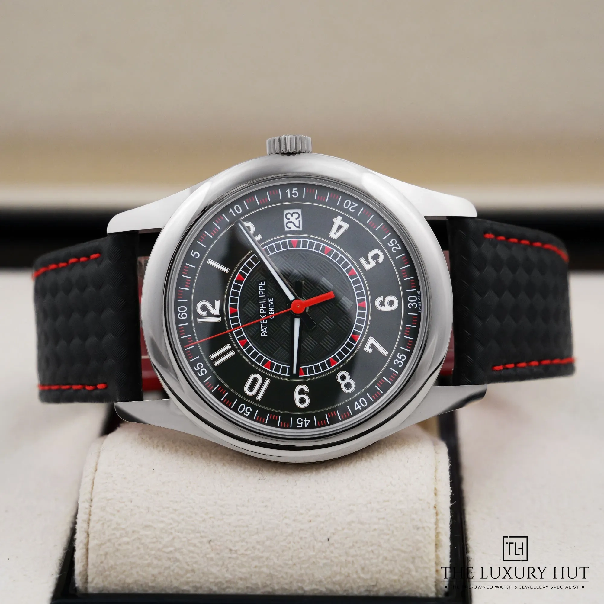 2026/09/0365d156-f422-4030-8ecb-0f775236c20fPatek_Philippe_Calatrava_Black_Carbon_Motif_53449-c.jpg.webp