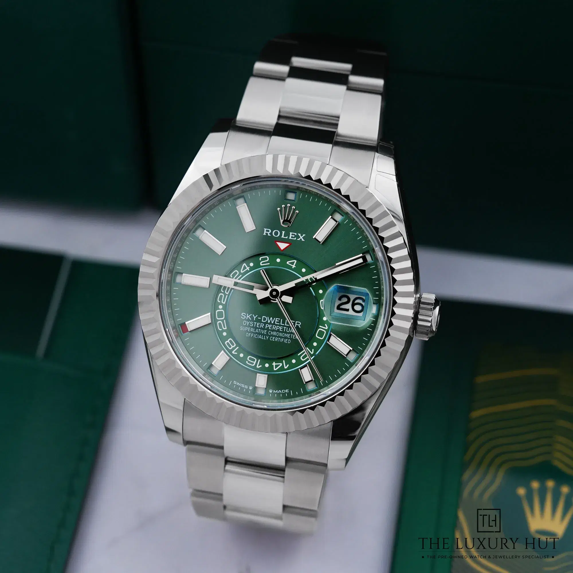 2026/09/0f3f283e-f018-478c-bea9-ce4604e84eedRolex_Sky-Dweller_42mm_Green_53426-b.jpg.webp