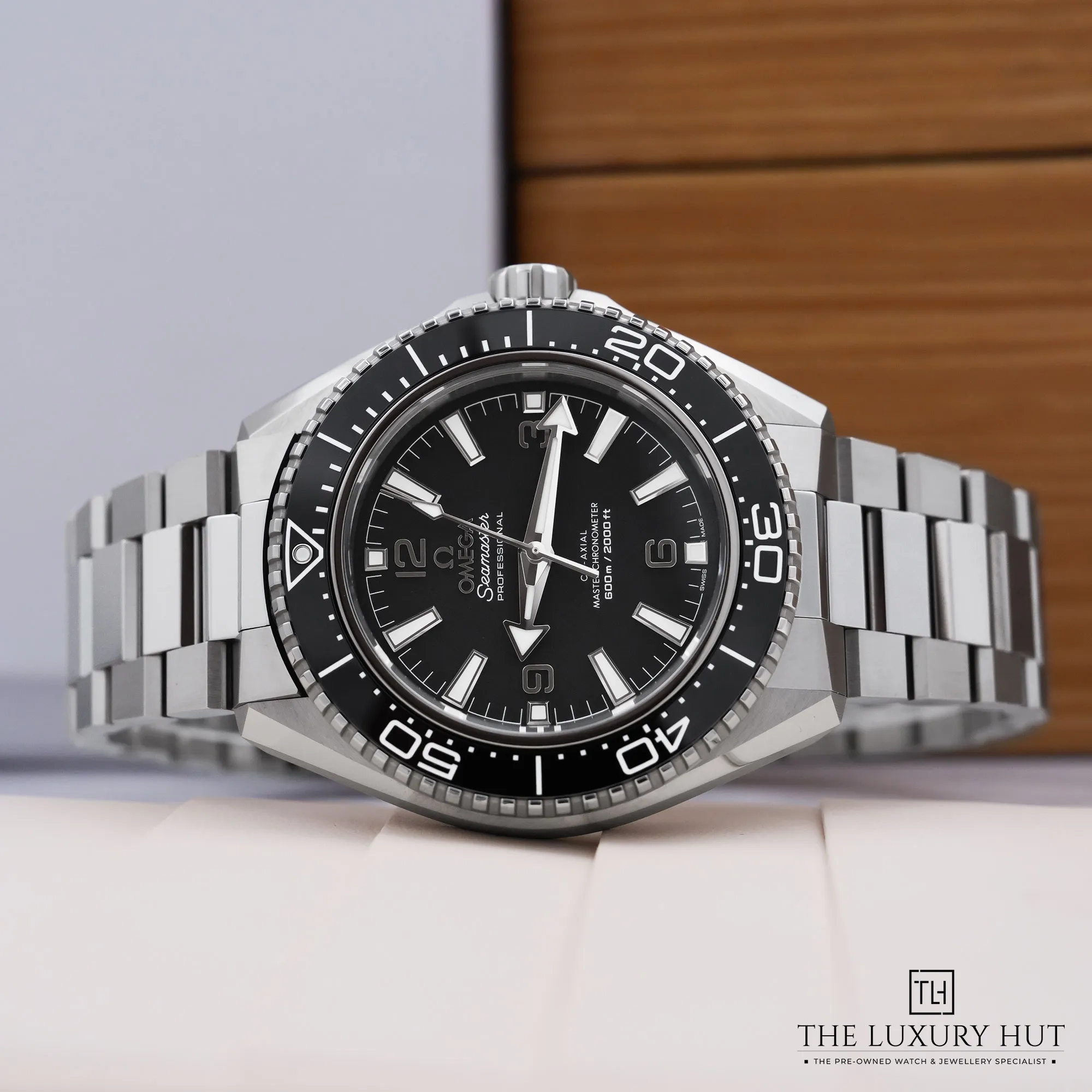 2026/09/1597a258-7184-481a-8279-94cd2a585e10Omega_Seamaster_Planet_Ocean_Steel_42mm_Black_53326-c.jpg.webp
