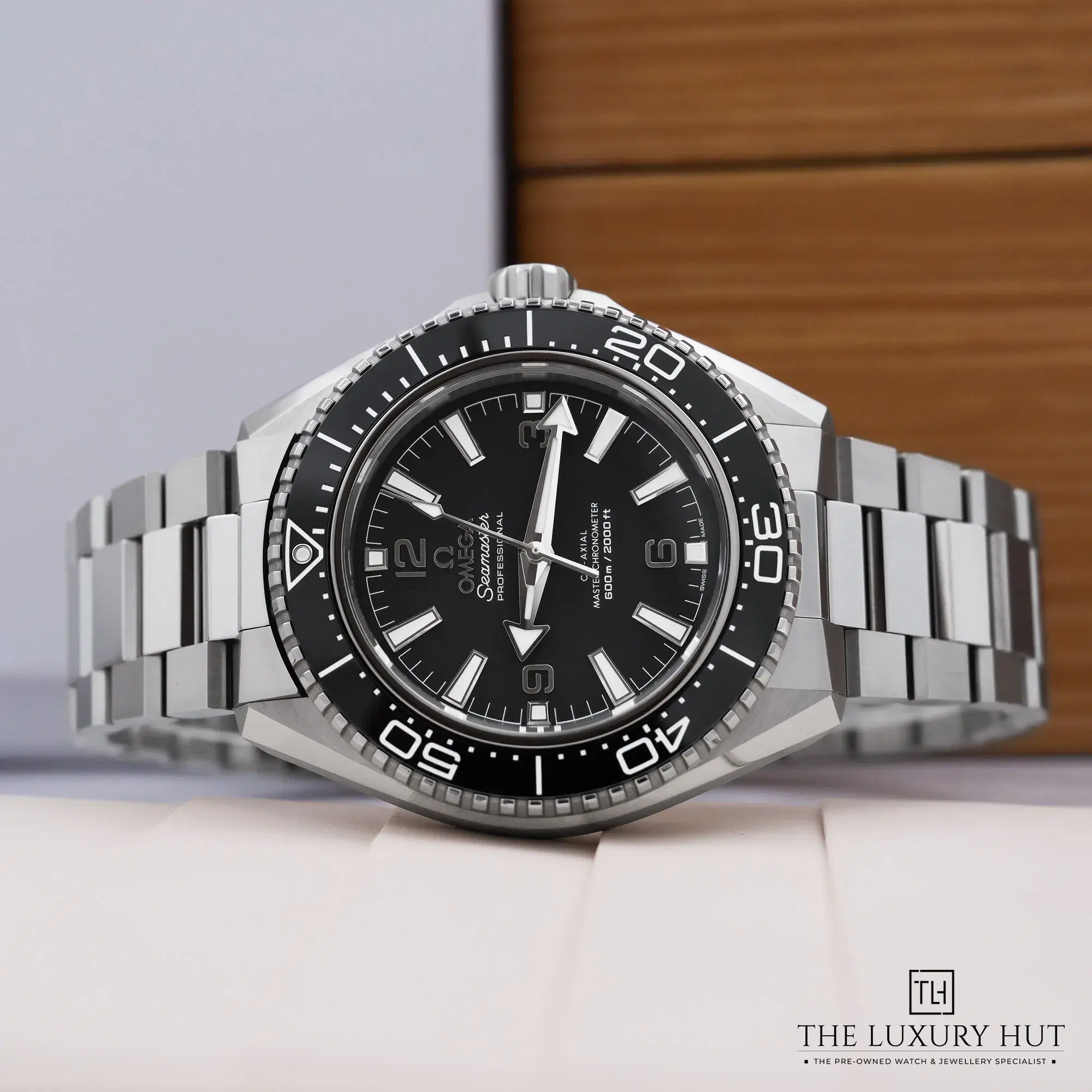 2026/09/1597a258-7184-481a-8279-94cd2a585e10Omega_Seamaster_Planet_Ocean_Steel_42mm_Black_53326-c.jpg.webp