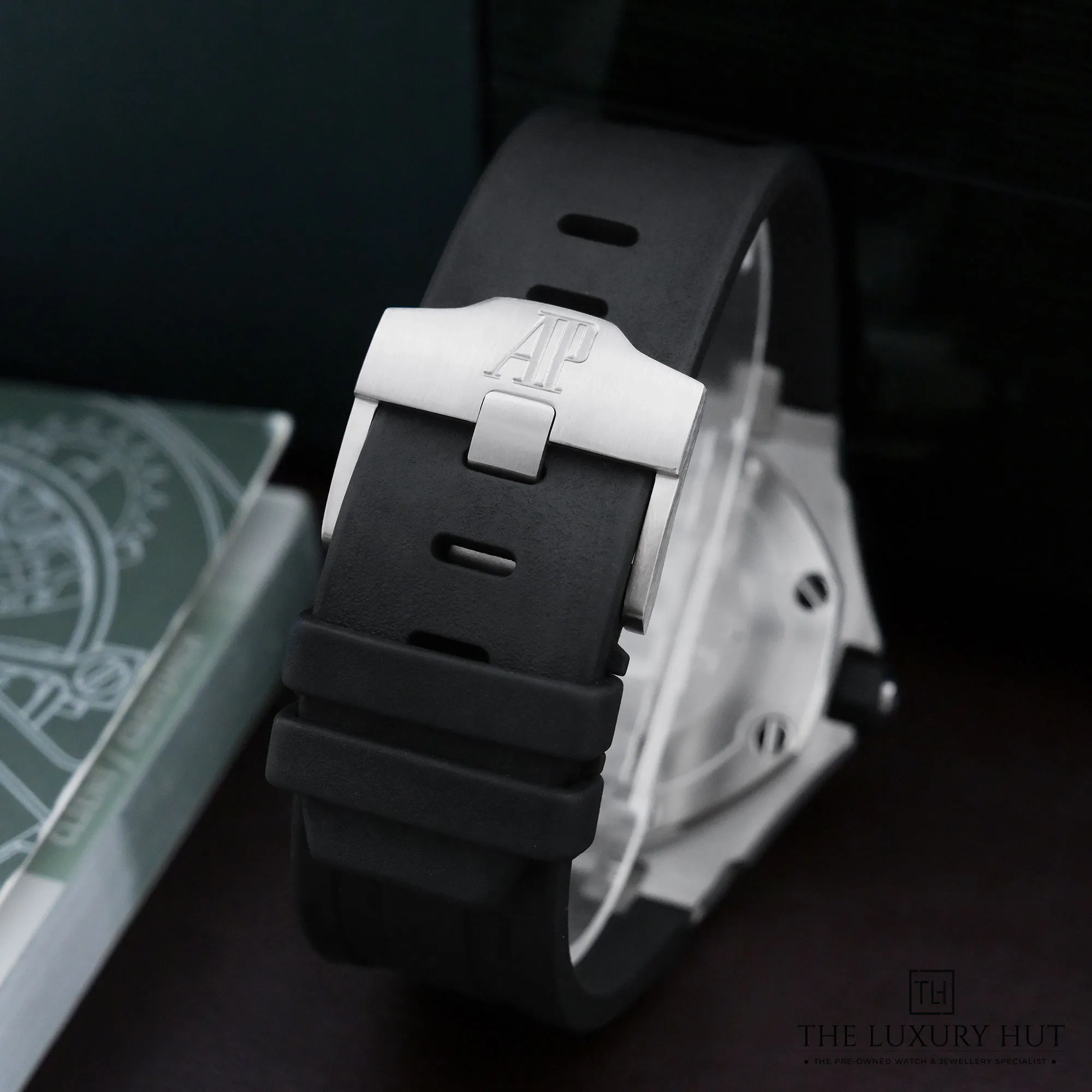 2026/09/1b497a03-81b0-439a-9bab-c5c9d366488bAudemars_Piguet_Royal_Oak_Offshore_42mm_Black_53104-e.jpg.webp