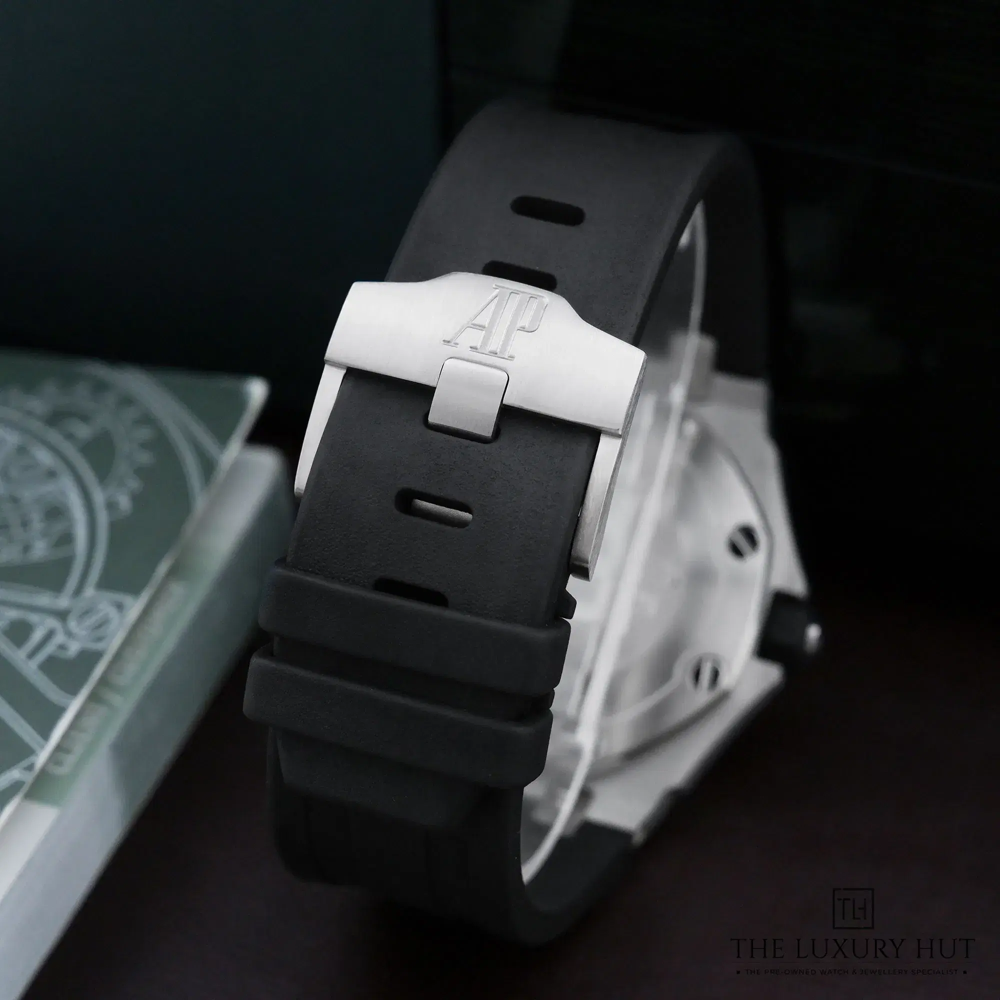 2026/09/1b497a03-81b0-439a-9bab-c5c9d366488bAudemars_Piguet_Royal_Oak_Offshore_42mm_Black_53104-e.jpg.webp