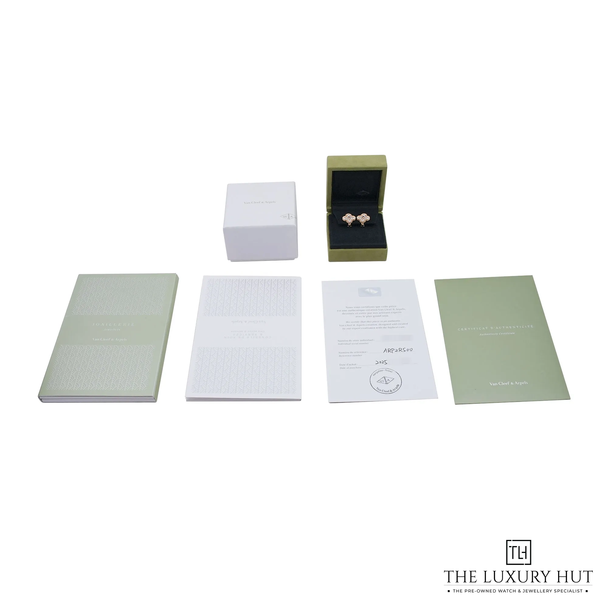 2026/09/1c4e52f1-6a62-4366-9939-15a168f36e21Van_Cleef_&_Arpels_Rose_Gold_Diamond_Earrings__53391-d.jpg.webp