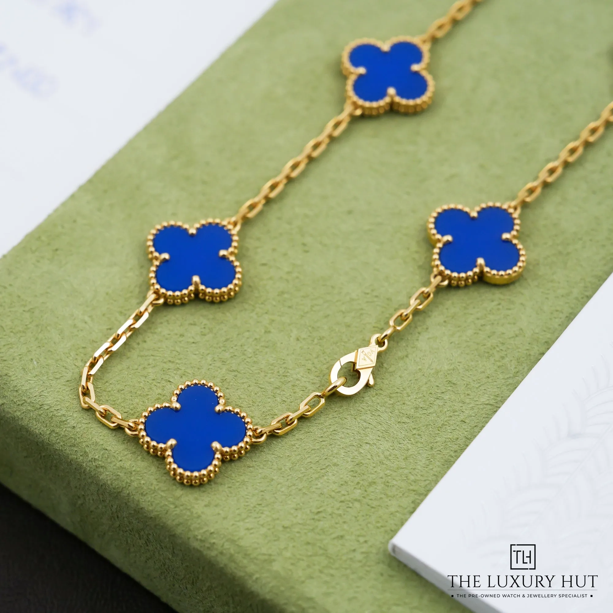 2026/09/2fa14aab-75d4-49c4-ac8d-919238034e30Van_Cleef_Arpels_Yellow_Gold_Blue_Agate_Motifs_Necklace_53373-d.jpg.webp
