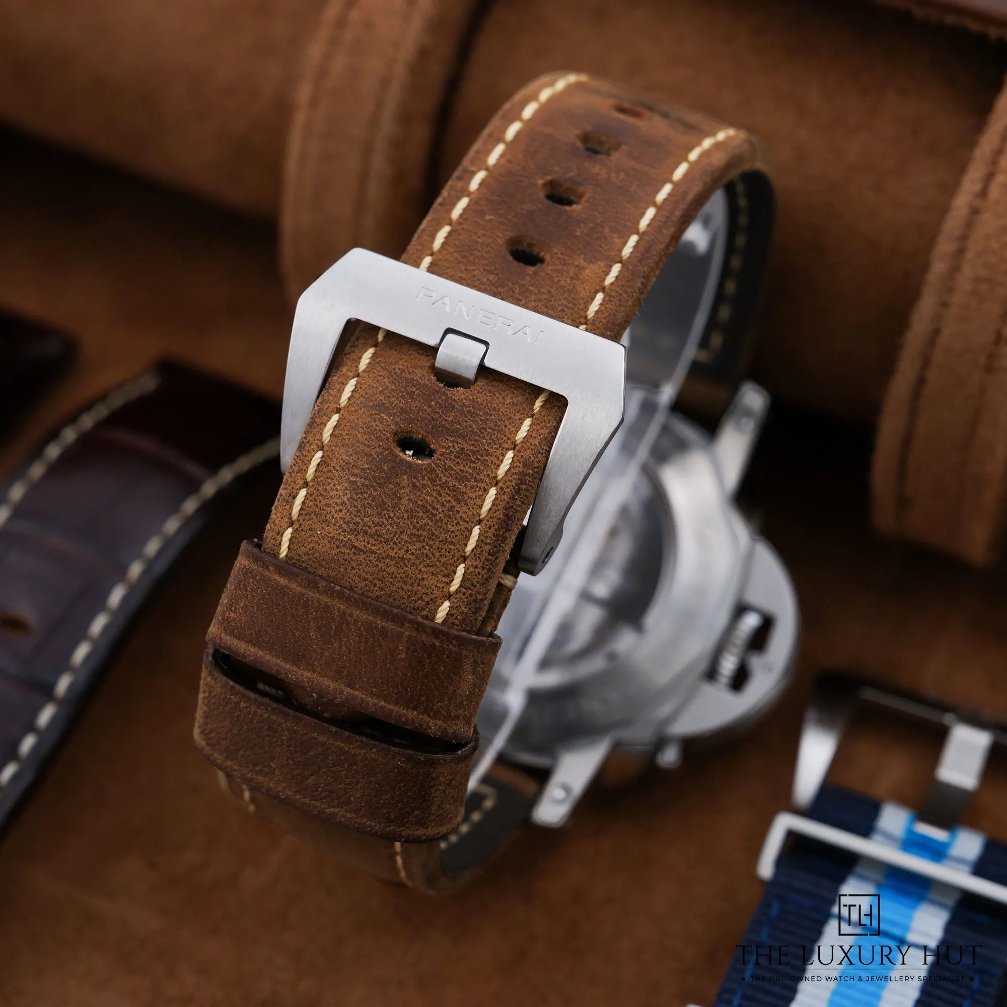 2026/09/3cd5de11-d379-4dde-8ec0-0fd8d93e21e8Panerai_Luminor_GMT_Steel_44mm_Black_Dial_53375-e.jpg.webp
