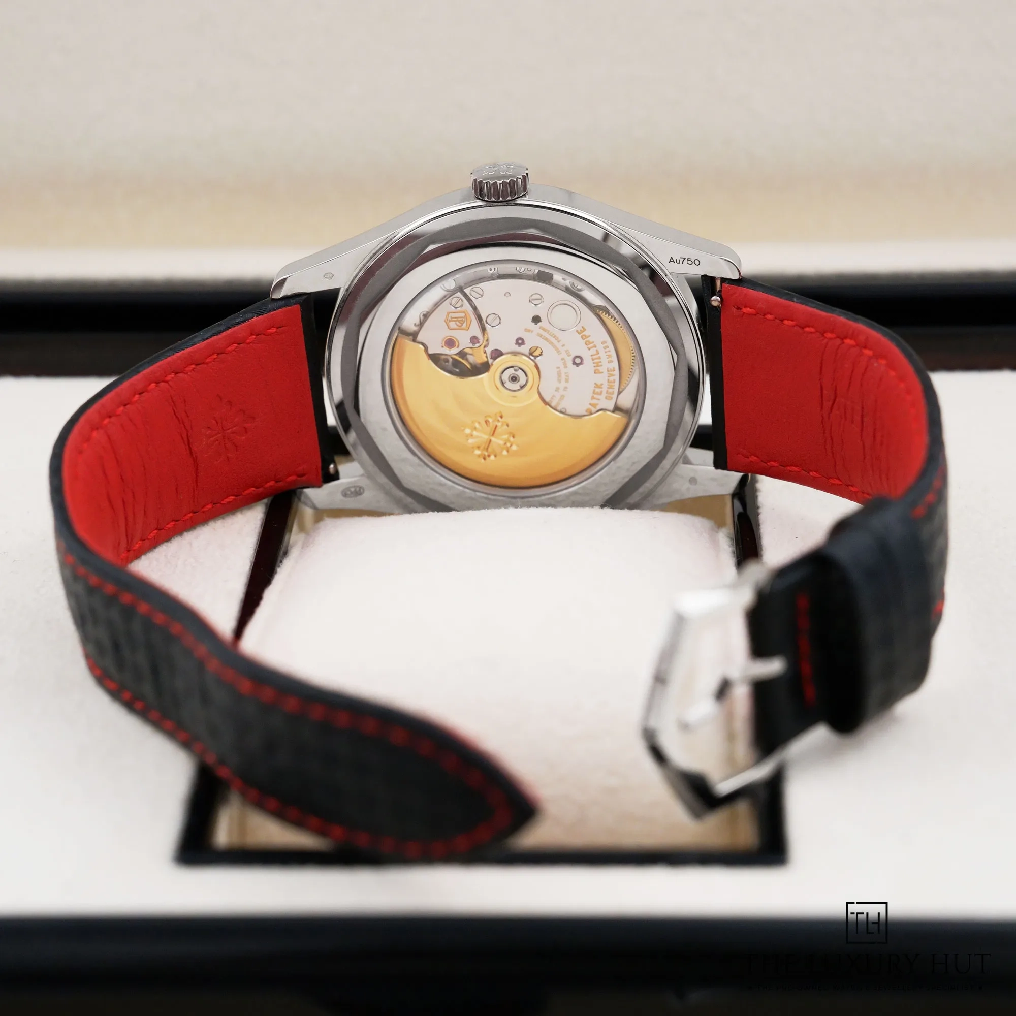 2026/09/69e48cac-d394-46f4-bca9-520dc3736879Patek_Philippe_Calatrava_Black_Carbon_Motif_53449-d.jpg.webp