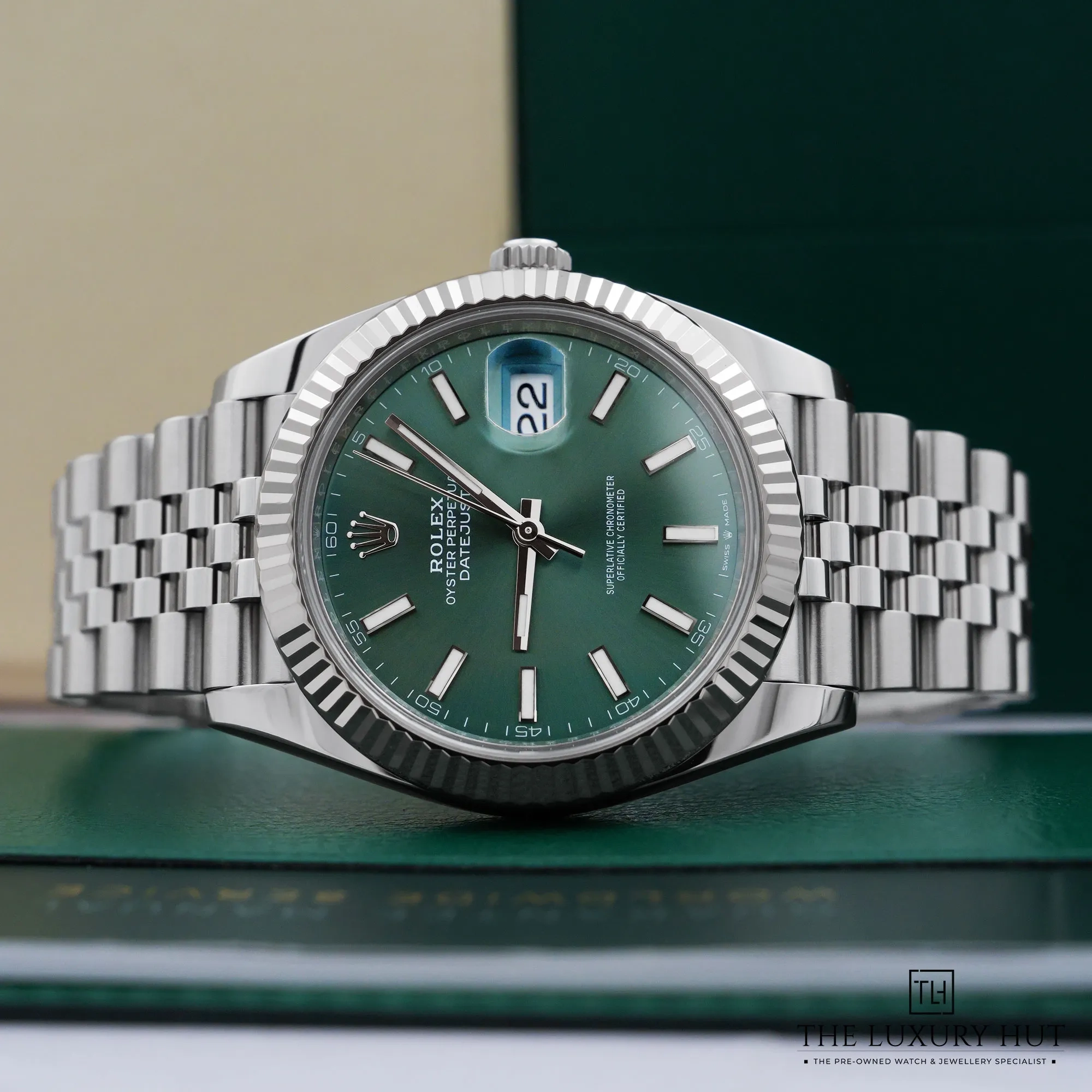 2026/09/70acd537-e0b5-4eb5-9be6-d796119628a1Rolex_Datejust_41_Steel_White_Gold_Mint_Green_LB1001-c.jpg.webp
