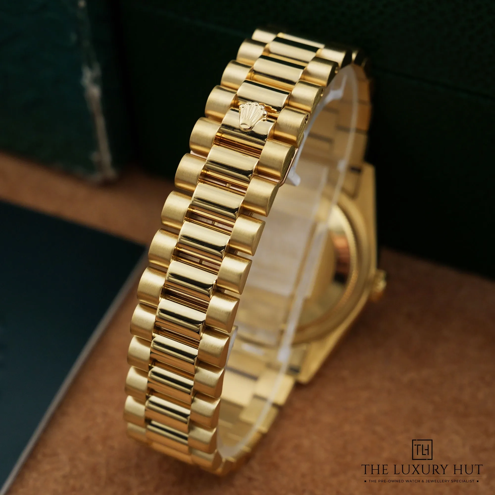 2026/09/74fe68f0-fd28-485f-89d0-e426eeb27a02Rolex_Day-Date_36mm_Yellow_Gold_Silver_Dial_53283-e.jpg.webp