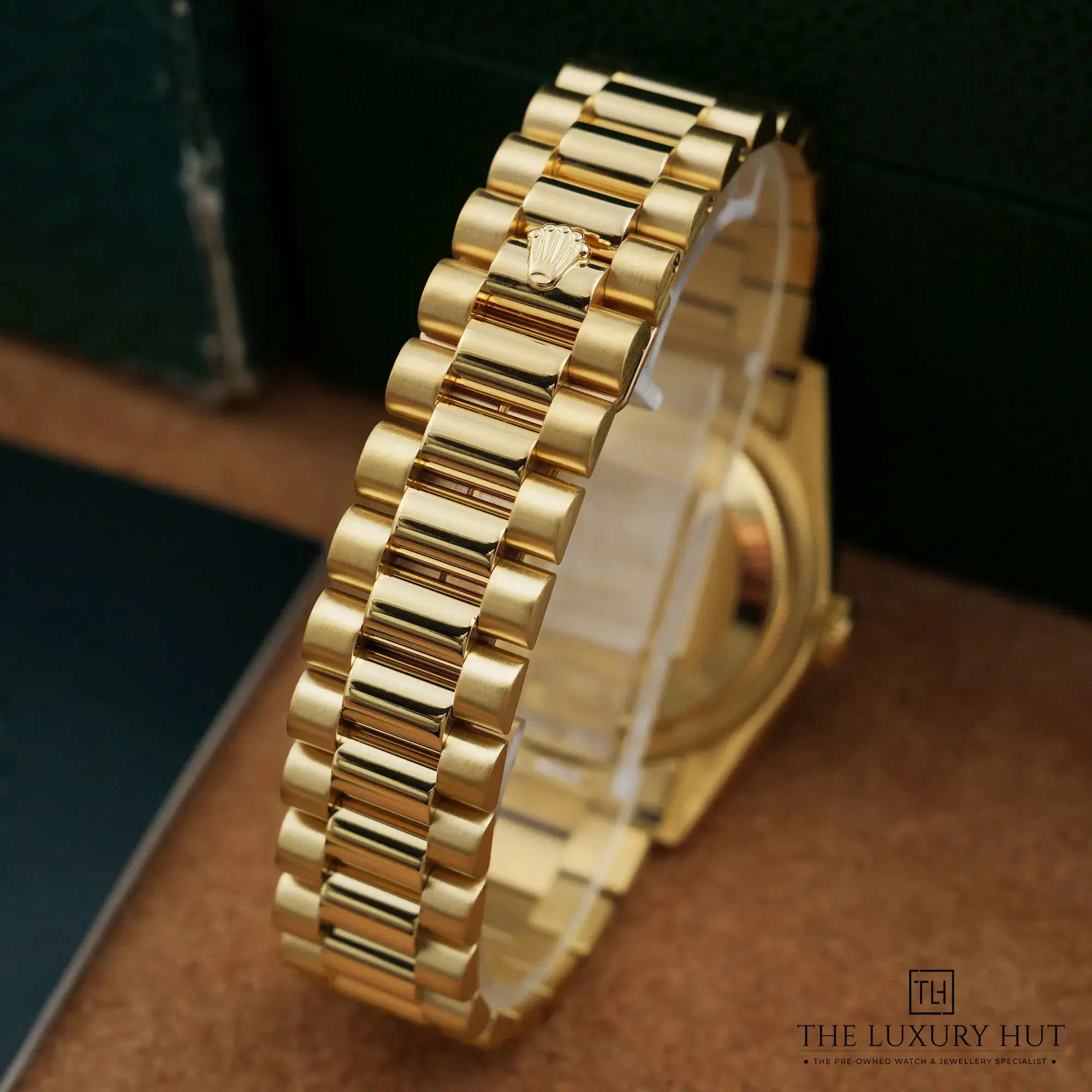 2026/09/74fe68f0-fd28-485f-89d0-e426eeb27a02Rolex_Day-Date_36mm_Yellow_Gold_Silver_Dial_53283-e.jpg.webp
