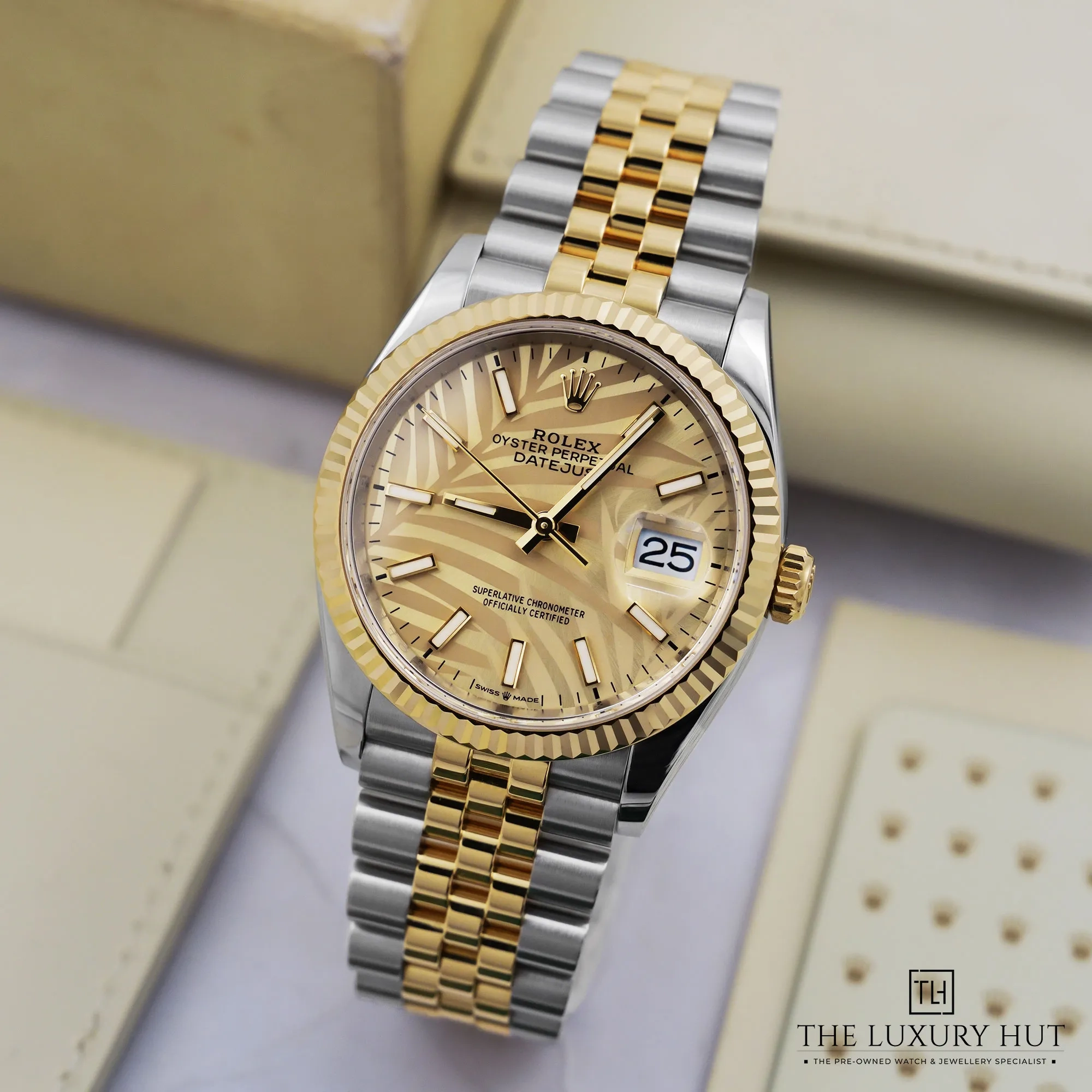 2026/09/8a9d6832-a588-4958-ae66-c3c8b2686accRolex_Datejust_36_Champagne_Palm_Motif_53292-b.jpg.webp