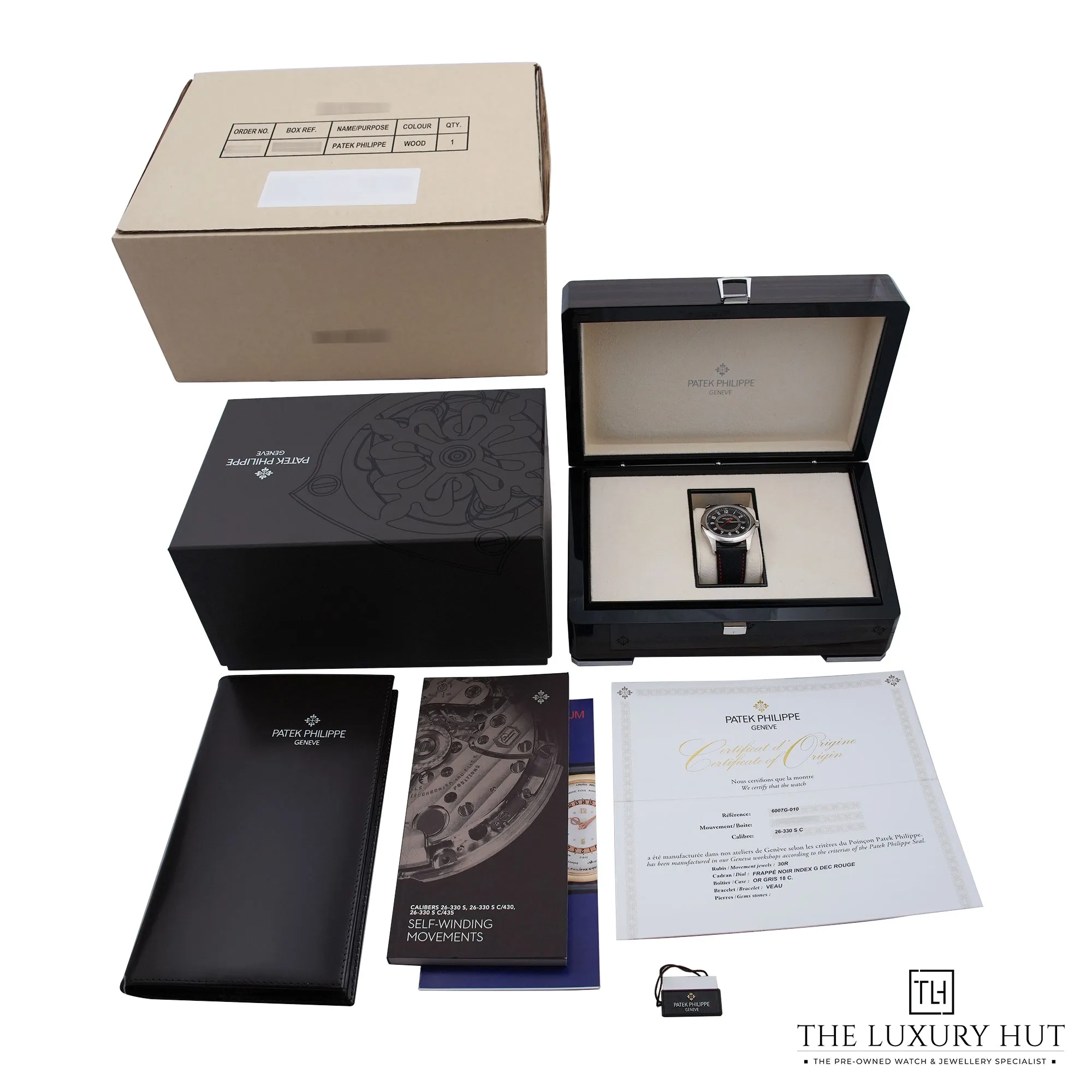 2026/09/a6f8a75e-f441-4543-b7ee-cc311840d6f5Patek_Philippe_Calatrava_Black_Carbon_Motif_53449-f.jpg.webp