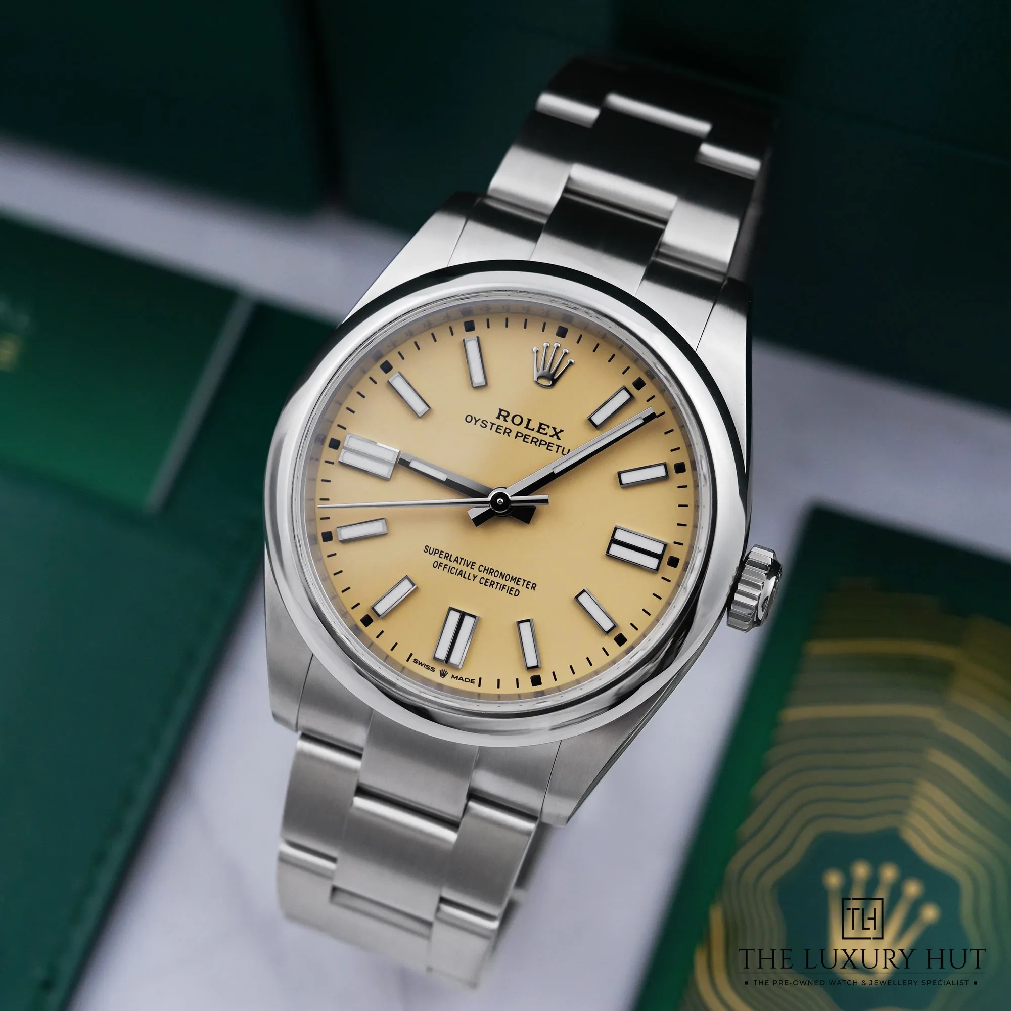 2026/09/a8f710c6-075e-4501-ad92-b44a62627b81Rolex_Oyster_Perpetual_Beige_53383-b.jpg.webp