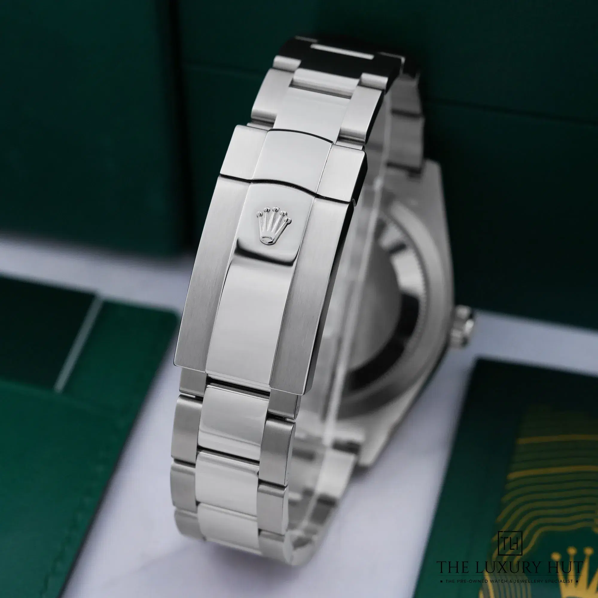 2026/09/bef38fb8-05ce-4891-ac14-873d6126b4a8Rolex_Sky-Dweller_42mm_Green_53426-e.jpg.webp