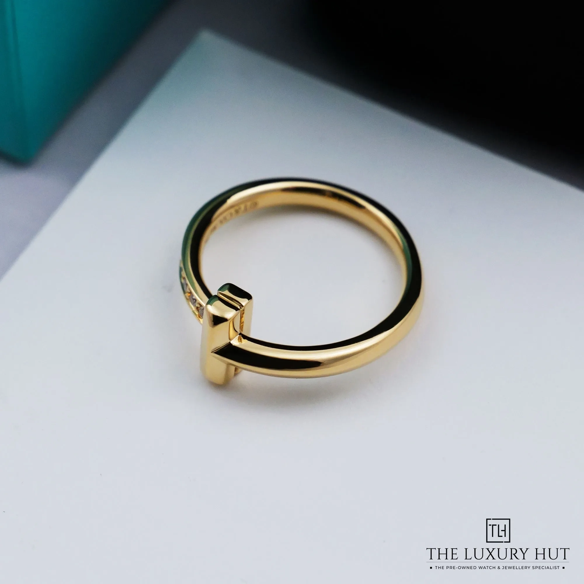 2026/09/c5fa400b-ea21-444a-9a90-daa5b13f57f0Tiffany_Yellow_Gold_Diamond_Tiffany_T1_Ring_53306-b.jpg.webp