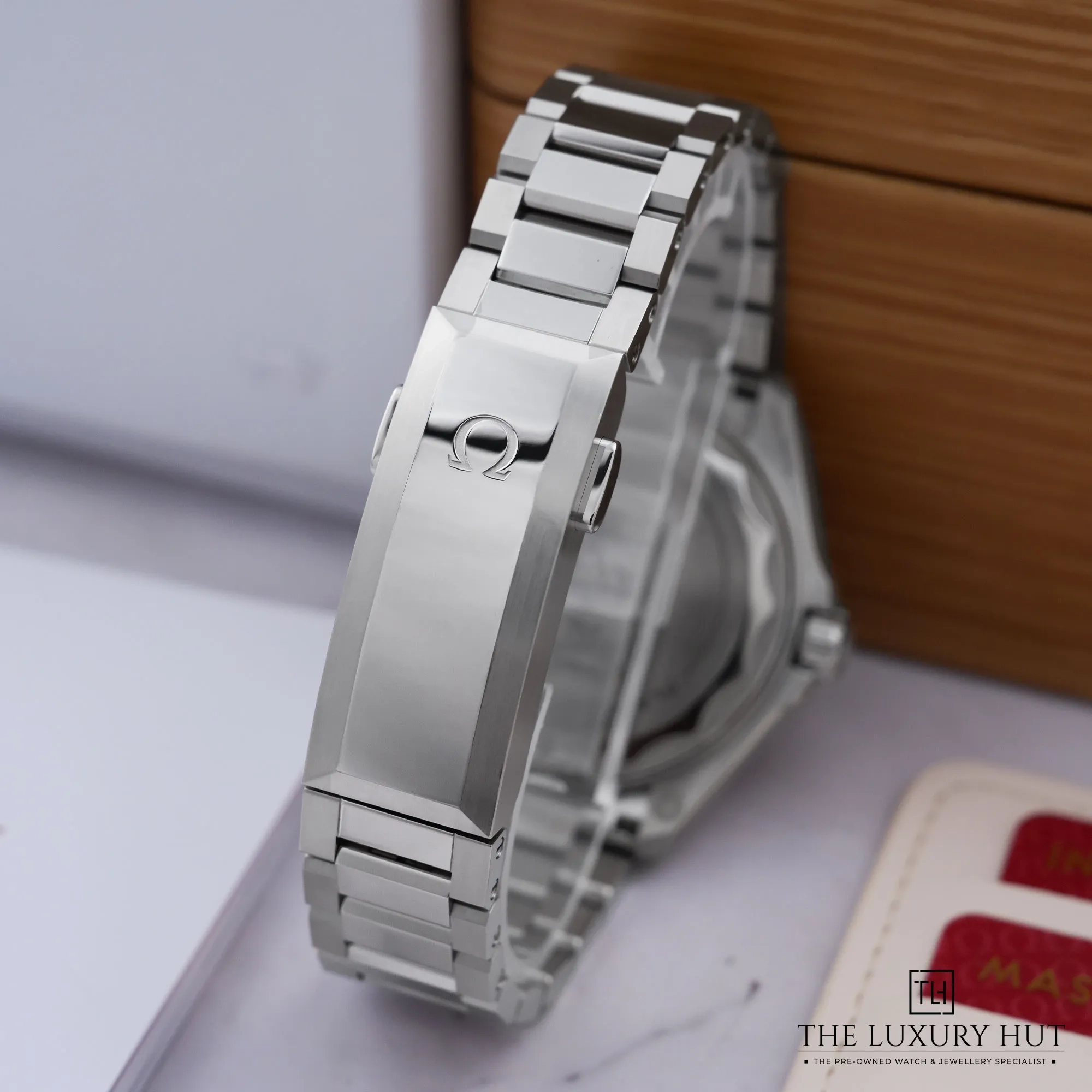 2026/09/d2ea7ce9-809a-4c76-aabe-d6075bb6c5d1Omega_Seamaster_Planet_Ocean_Steel_42mm_Black_53326-e.jpg.webp