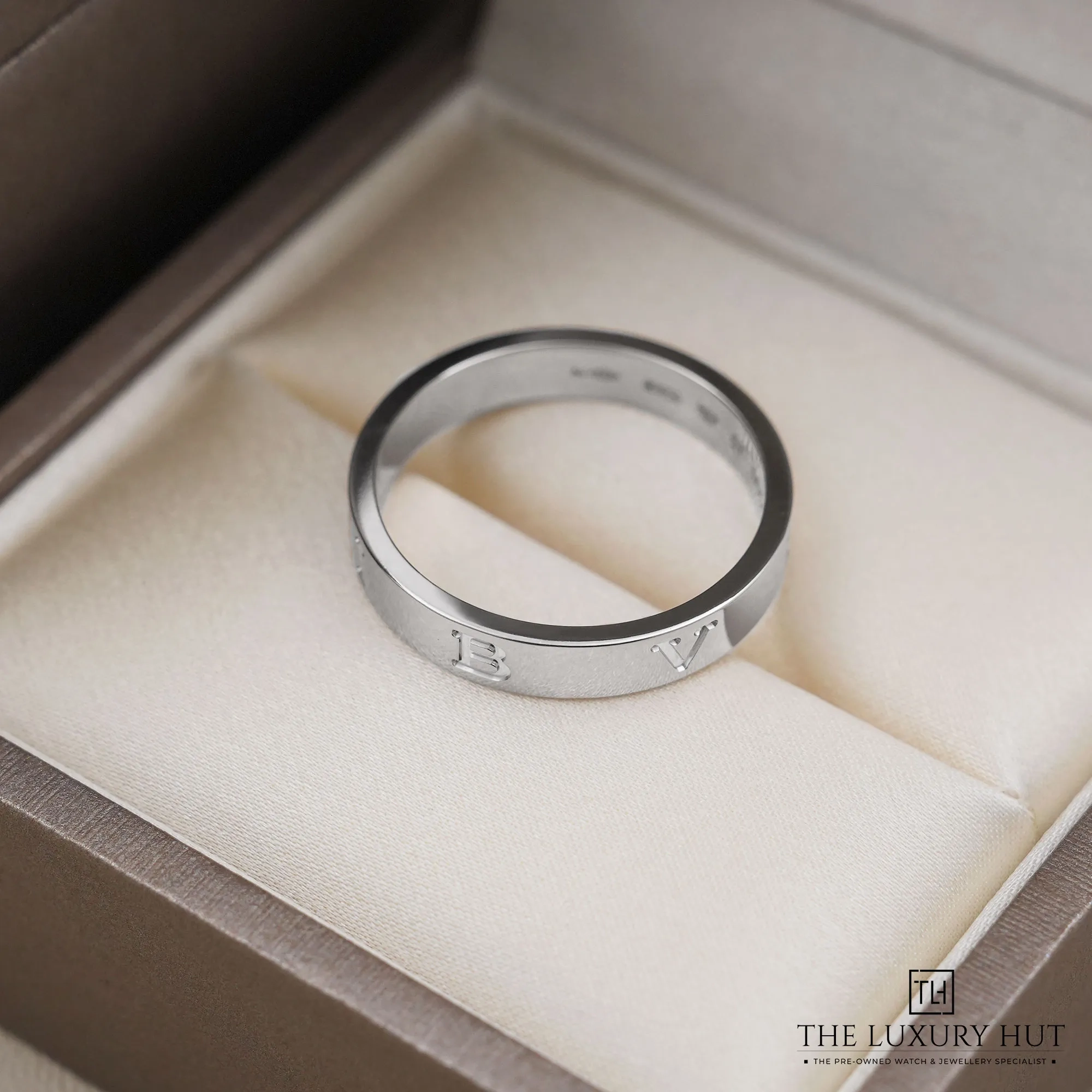 2026/09/d8cbe548-361e-4b25-a710-76180fbc95bdBvlgari_B.zero1_âEssentialâ_18ct_White_Gold_Band_Ring_LB1022-b.jpg.webp