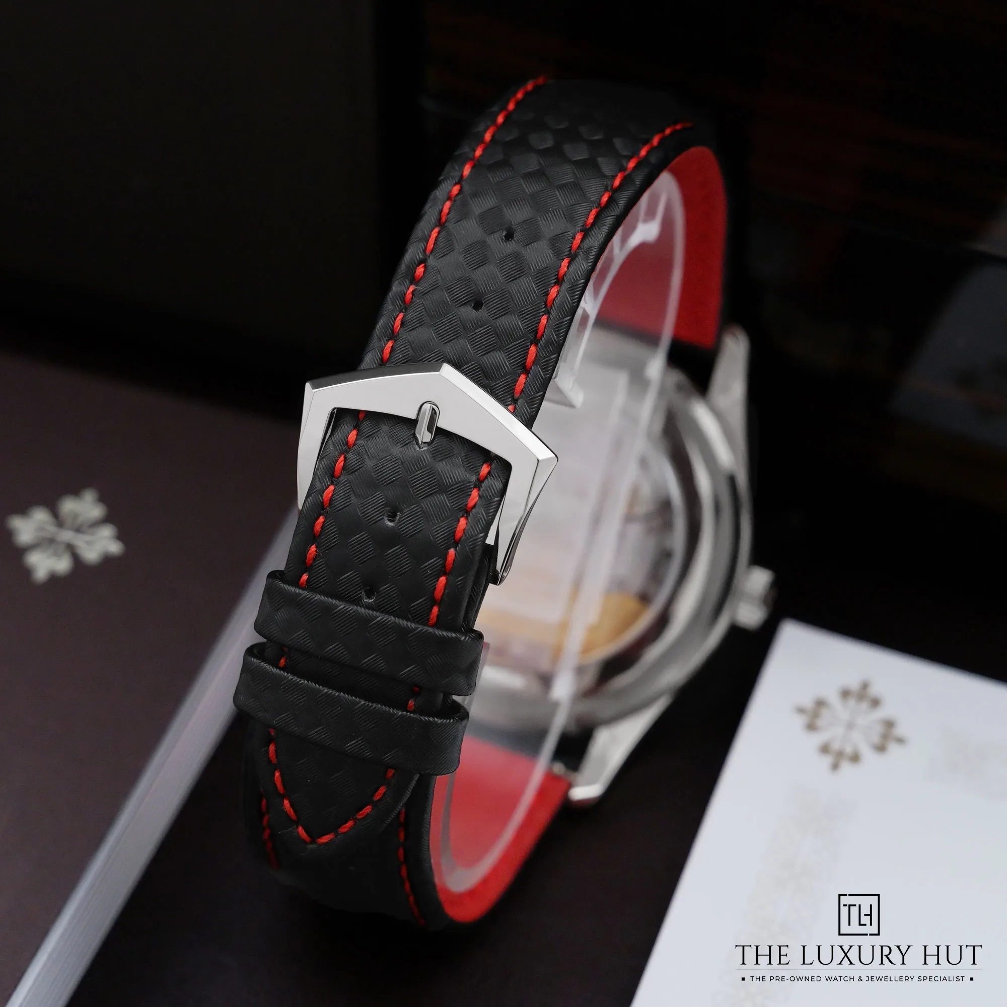 2026/09/da908ae6-7269-4122-a4a5-fc276d343fc9Patek_Philippe_Calatrava_Black_Carbon_Motif_53449-e.jpg.webp