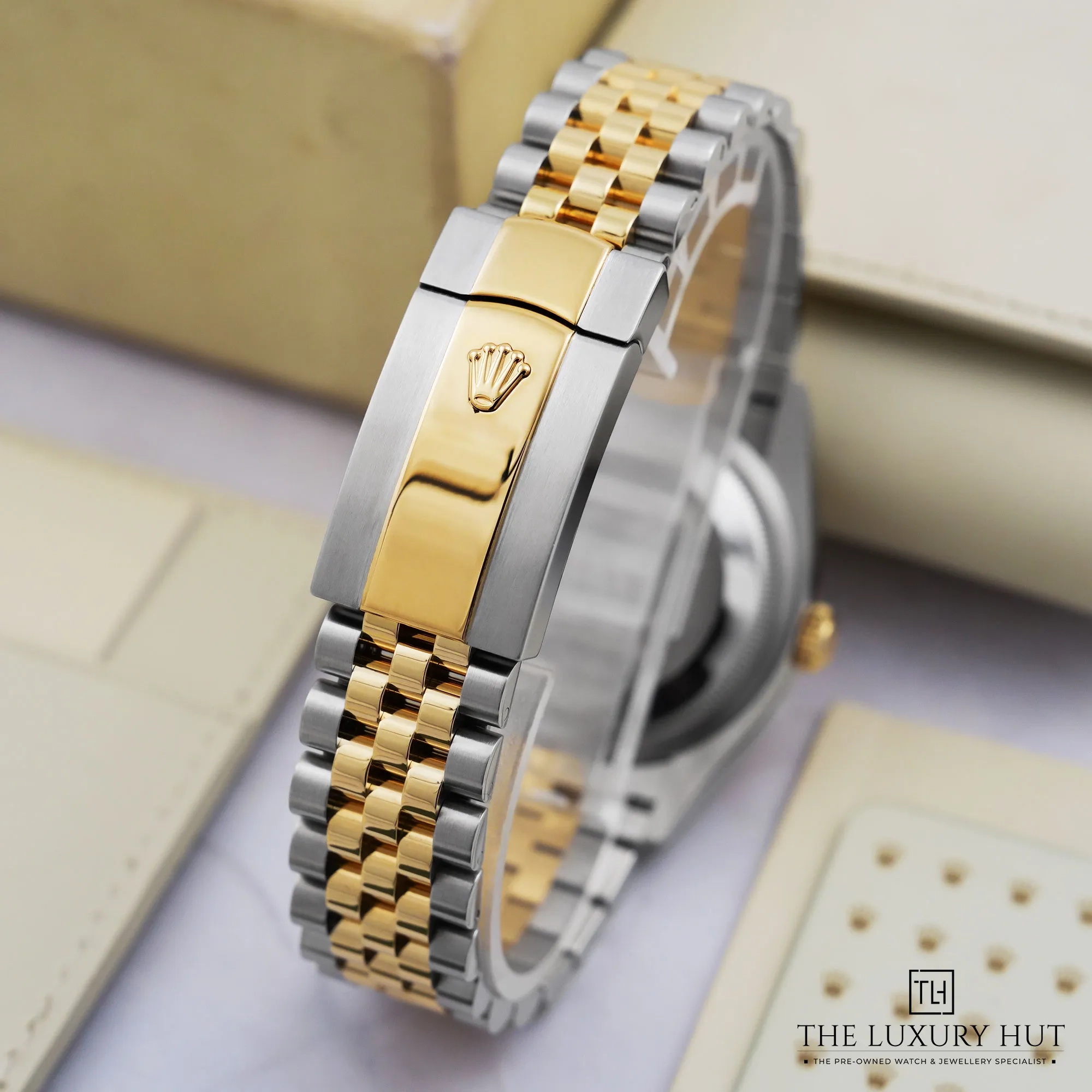 2026/09/ded55ee2-73fa-4a7f-bb7b-9a5e54133dabRolex_Datejust_36_Champagne_Palm_Motif_53292-e.jpg.webp