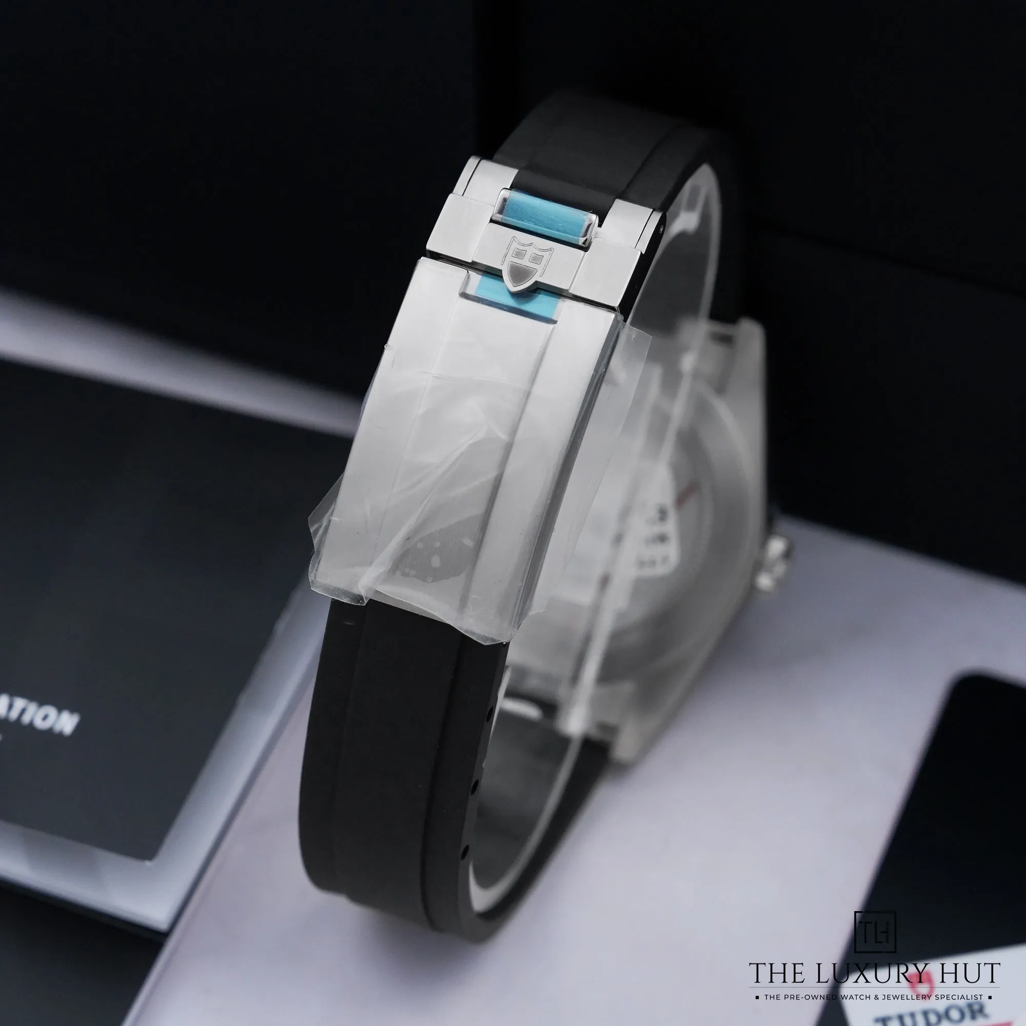 2026/09/e50138d9-ca9a-4526-af08-8ae196a25711Tudor_Black_Bay_54_Steel_Black_Dial_53437-e.jpg.webp
